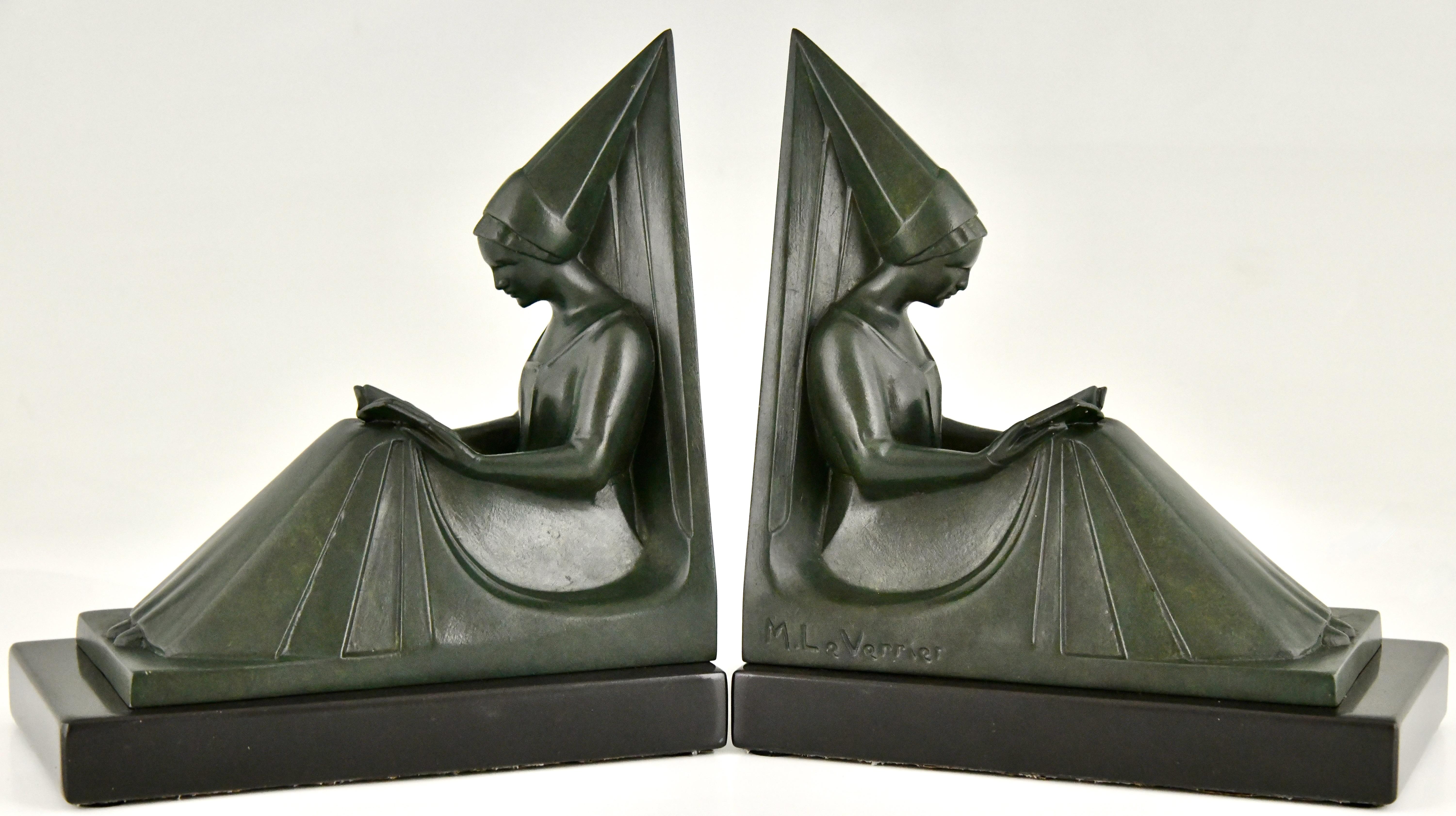 Art Deco bookends reading Medieval ladies by Max Le Verrier.
Art metal with green patina on Belgian Black marble base. 
France 1930.