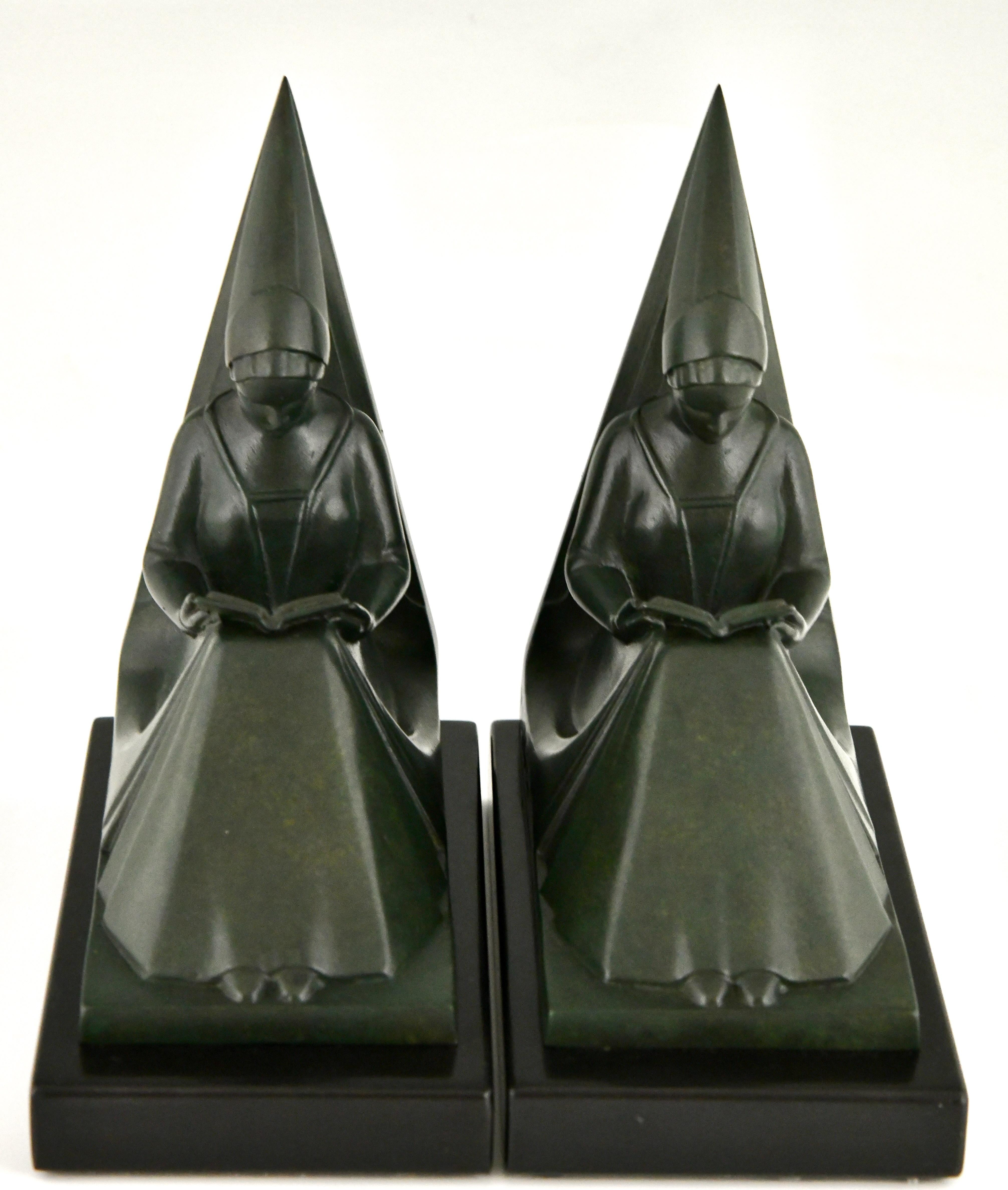 French Art Deco Bookends Reading Medieval Ladies by Max Le Verrier France 1930 For Sale