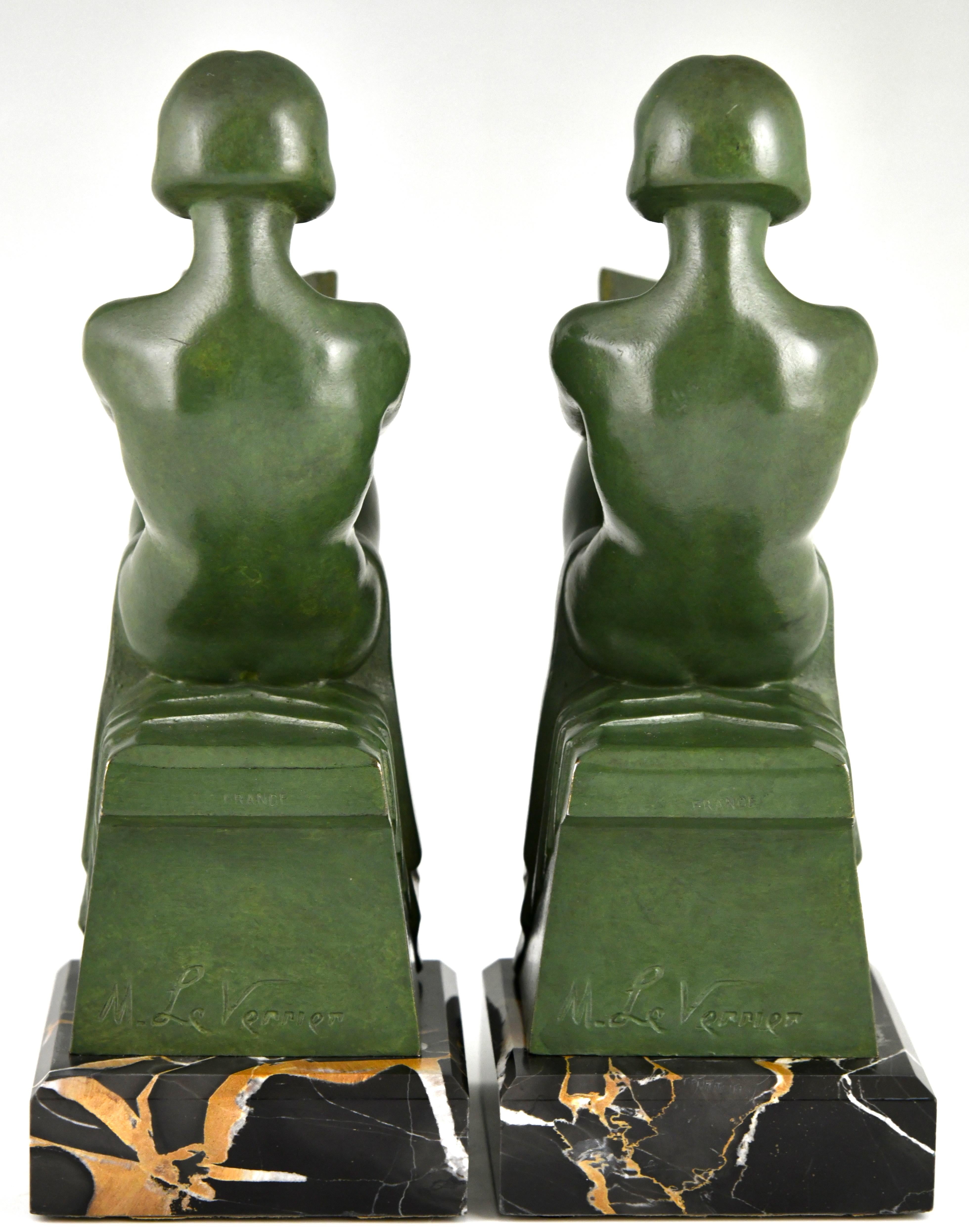Art Deco bookends reading nudes Delassement by Max Le Verrier 1930 In Good Condition In Antwerp, BE