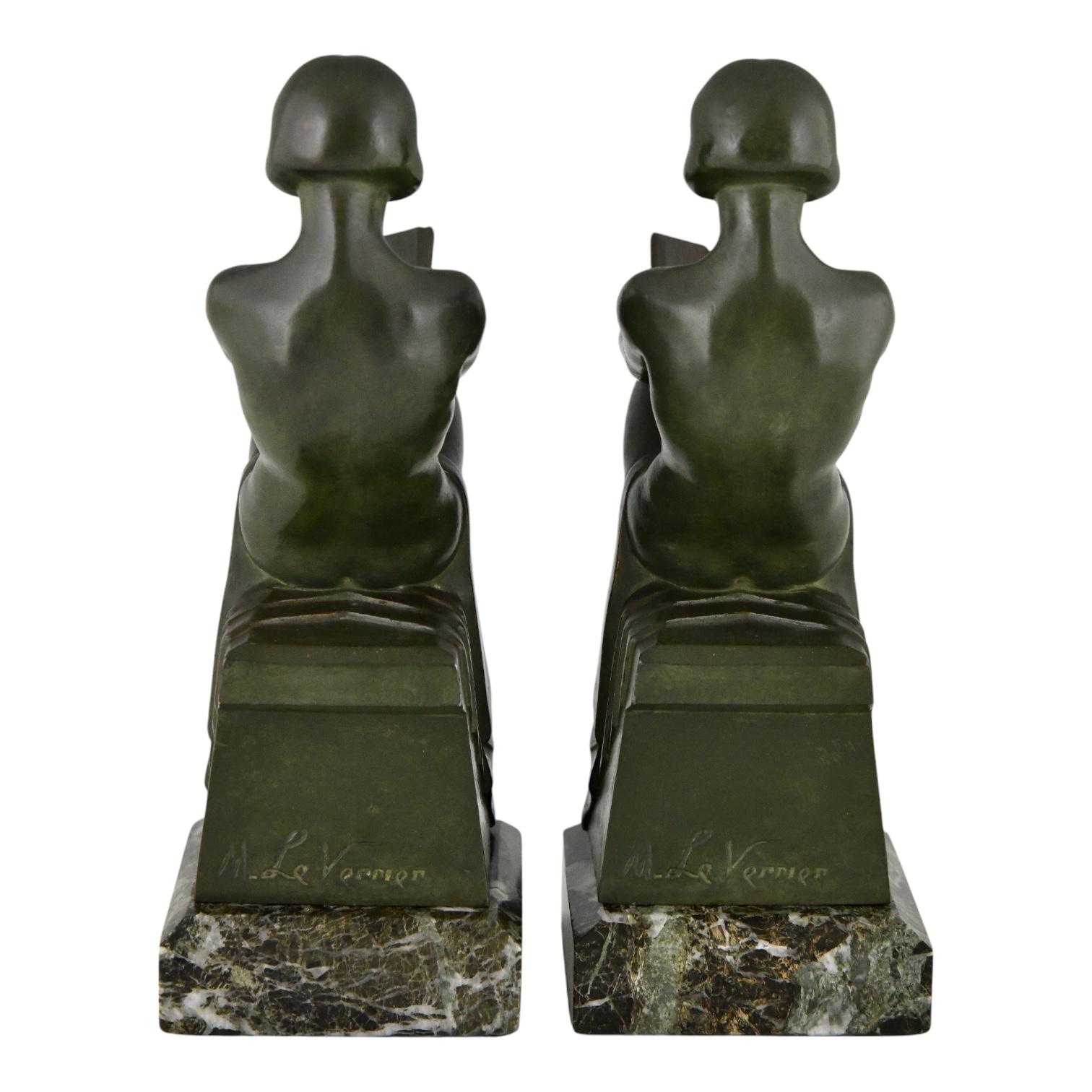 Art Deco bookends reading nudes Delassement by Max Le Verrier 1930 In Good Condition In Antwerp, BE