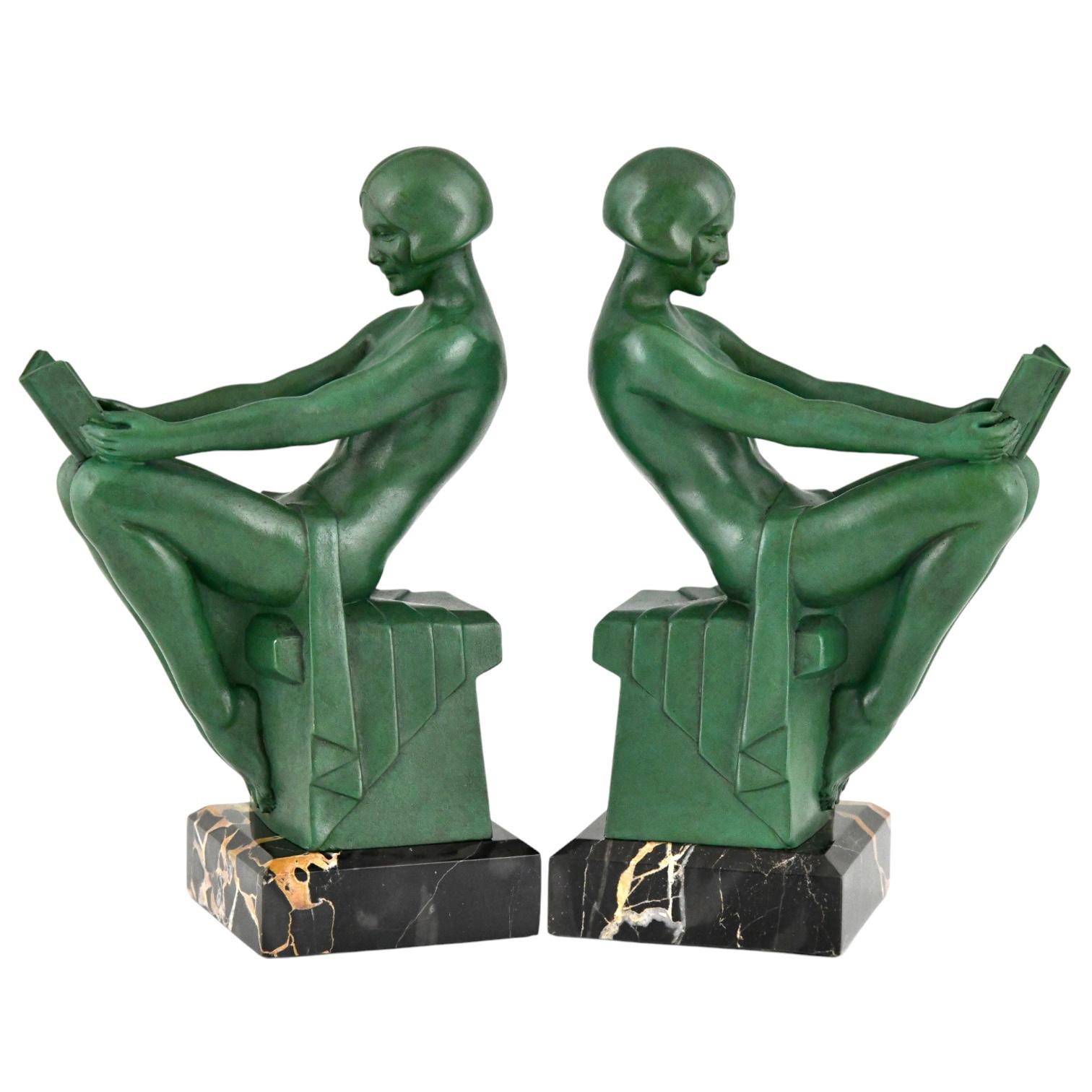 Reggilibri Art Deco che leggono nudi Delassement di Max Le Verrier.
Metal Art patinato su una base di marmo Portor.
Originale, Francia ca. 1930.
Con COA. 
Questi fermalibri sono illustrati in:
Max Le Verrier, un esprit Art Déco.  
Bénédicte Wattel &