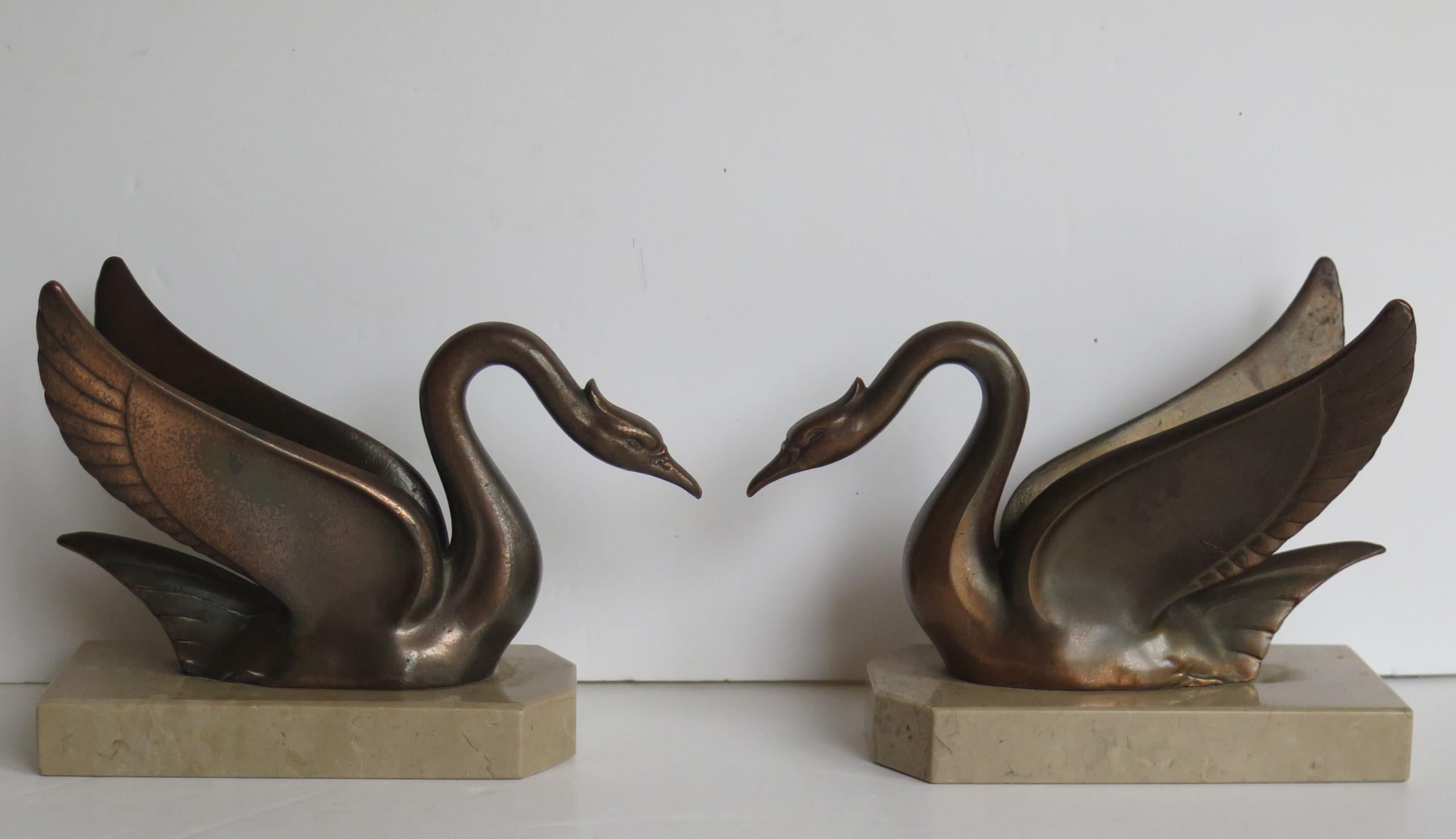 Art Deco Bookends Swans Bronzed Metal on Beige Marble Bases, French, circa 1930 In Good Condition For Sale In Lincoln, Lincolnshire