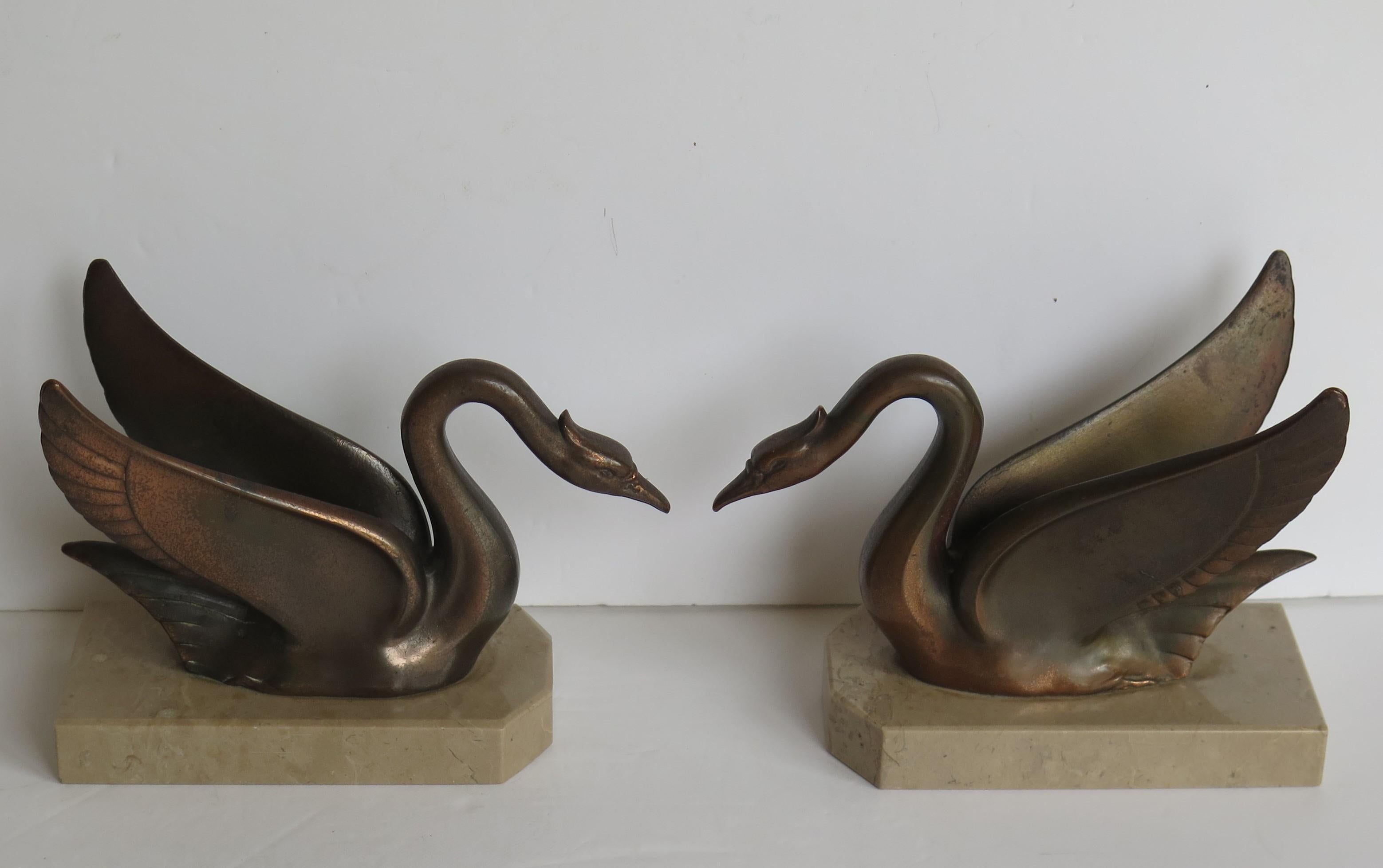 20th Century Art Deco Bookends Swans Bronzed Metal on Beige Marble Bases, French, circa 1930 For Sale