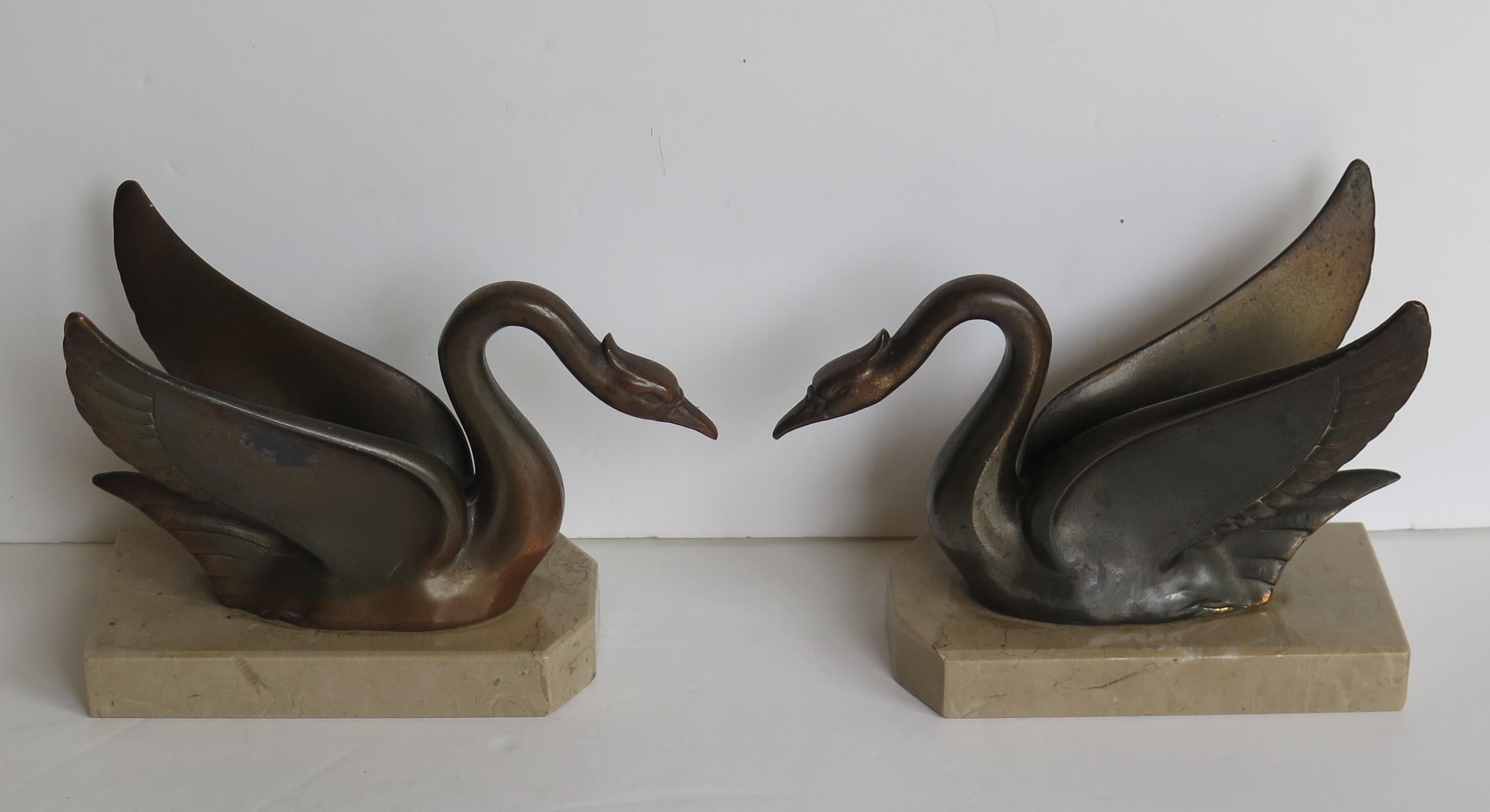 Art Deco Bookends Swans Bronzed Metal on Beige Marble Bases, French, circa 1930 For Sale 2