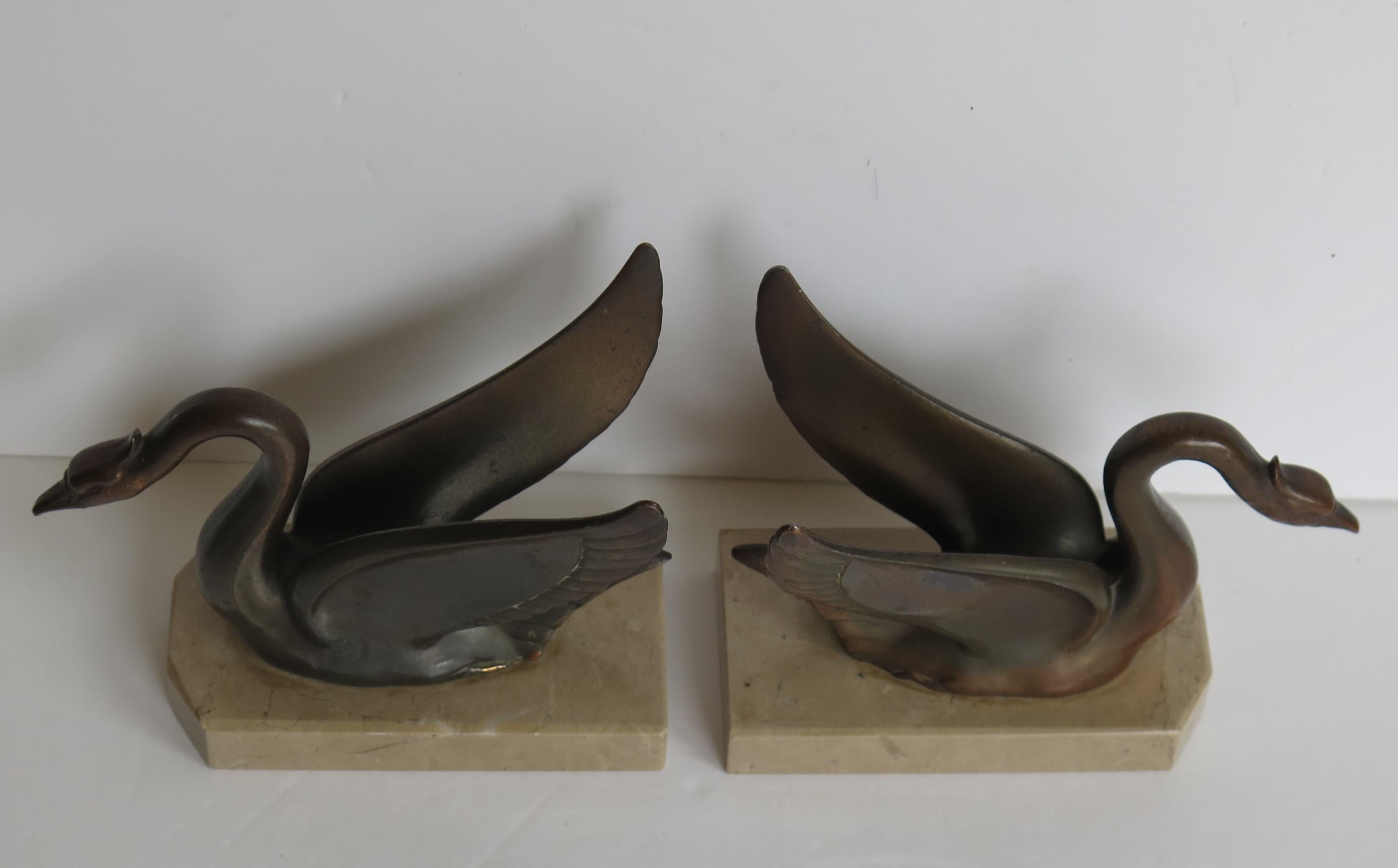 Art Deco Bookends Swans Bronzed Metal on Beige Marble Bases, French, circa 1930 For Sale 3