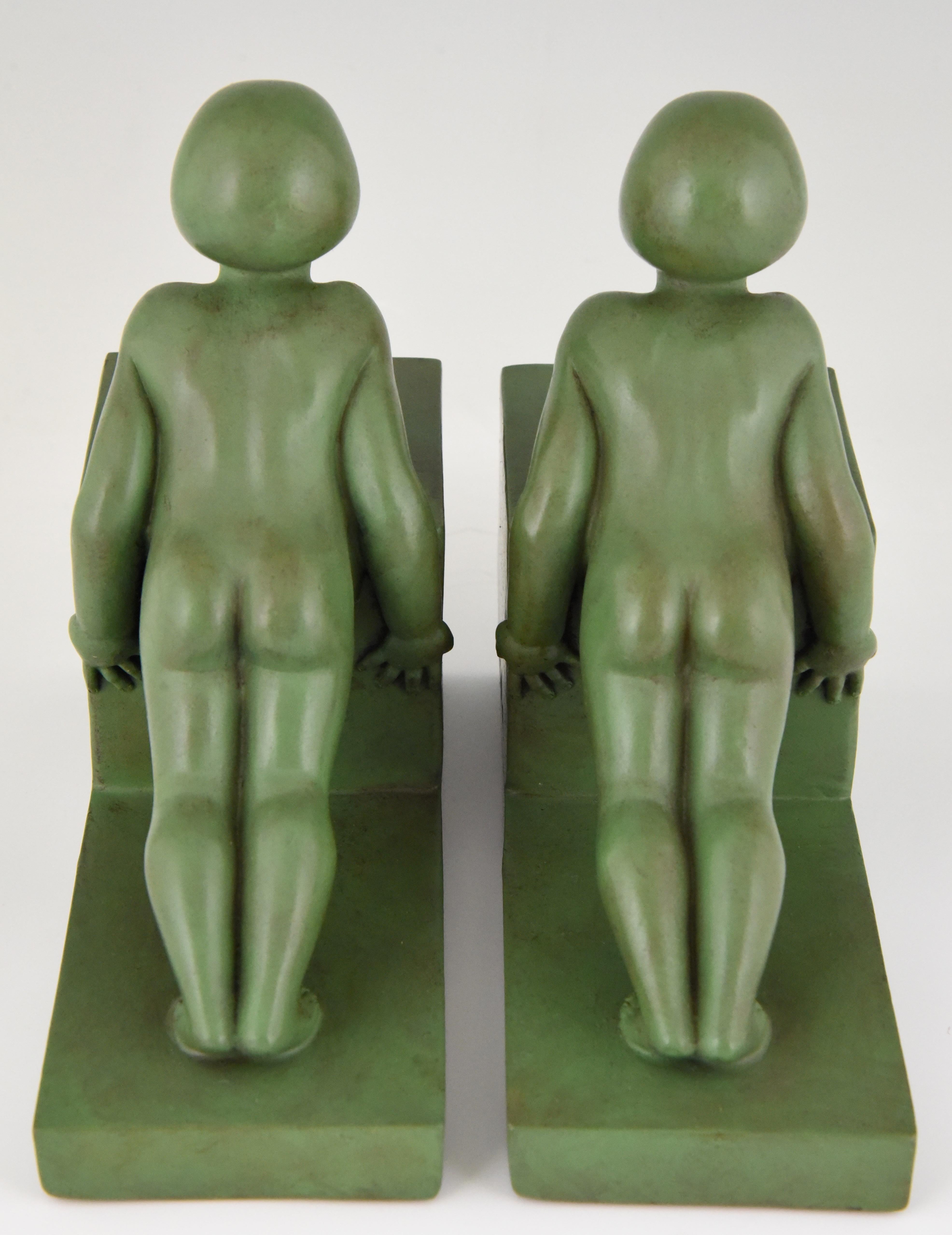Art Deco Bookends with Children Signed Janle, France, 1930 In Good Condition In Antwerp, BE