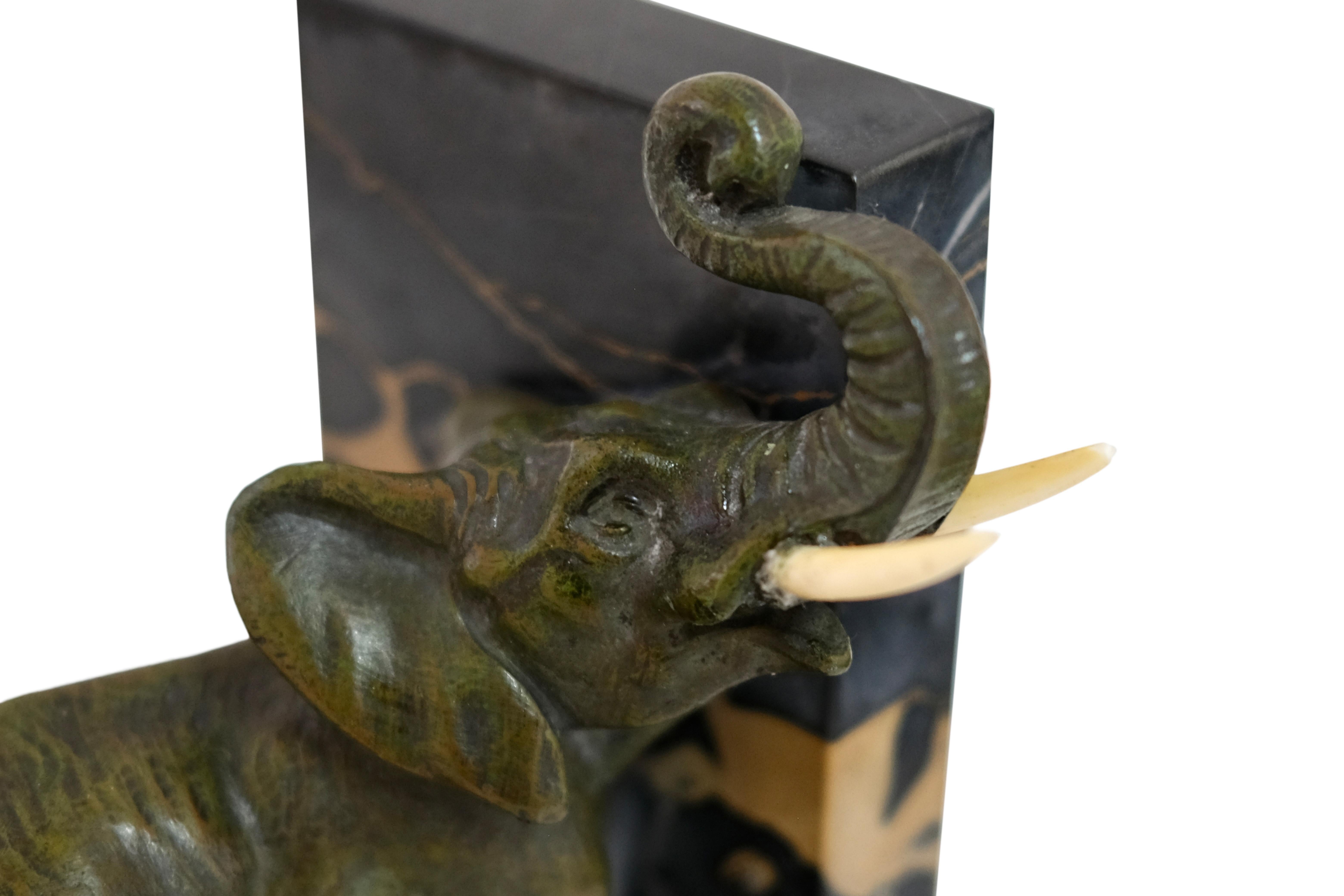 Patiné Serre-livres Art Déco avec éléphants en bronze de Louis-Albert Carvin, France, années 1930 en vente