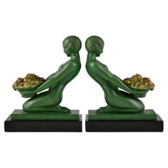 Art Deco bookends with kneeling nudes Ceuilette signed by Max Le Verrier, 1930.