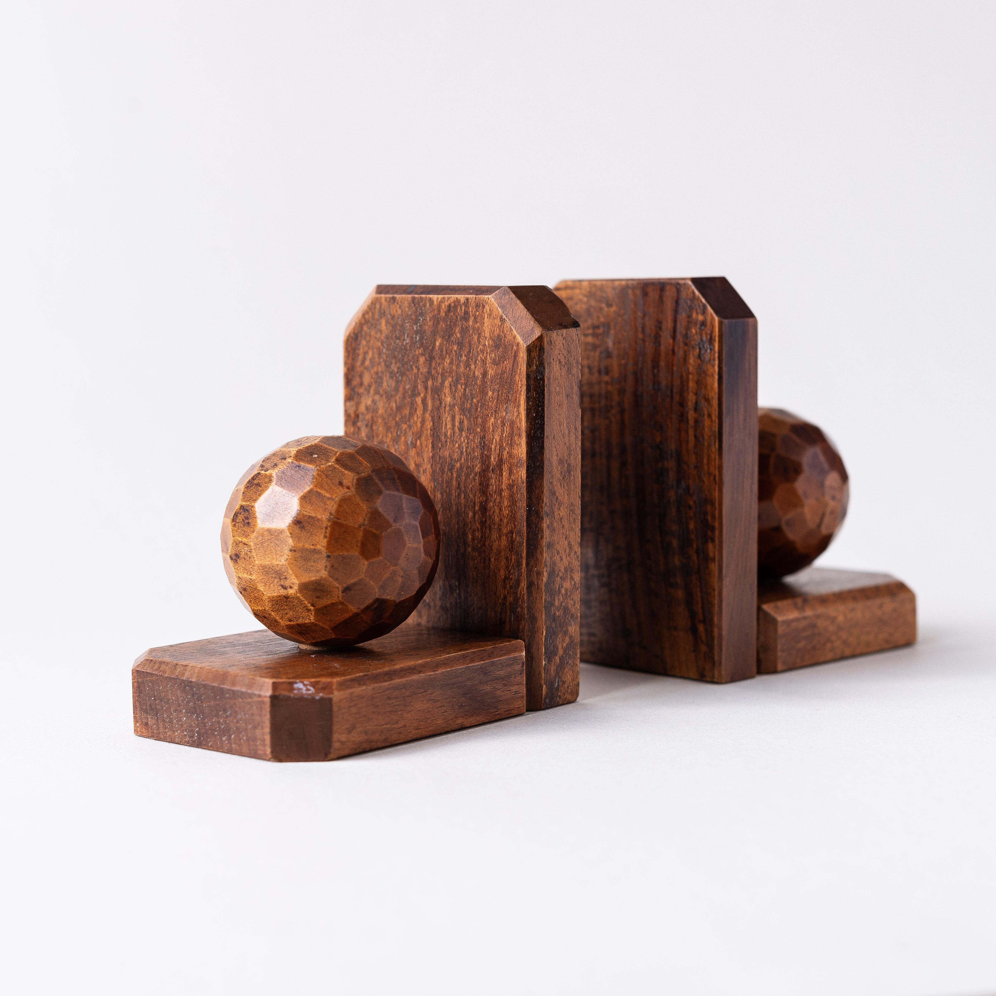 Art Deco Bookends made of wood and figuring golf balls.

In perfect condition with a beautiful patina.

Would be perfect placed on a desk or shelves, to add a touch of sculptural design around the books.

