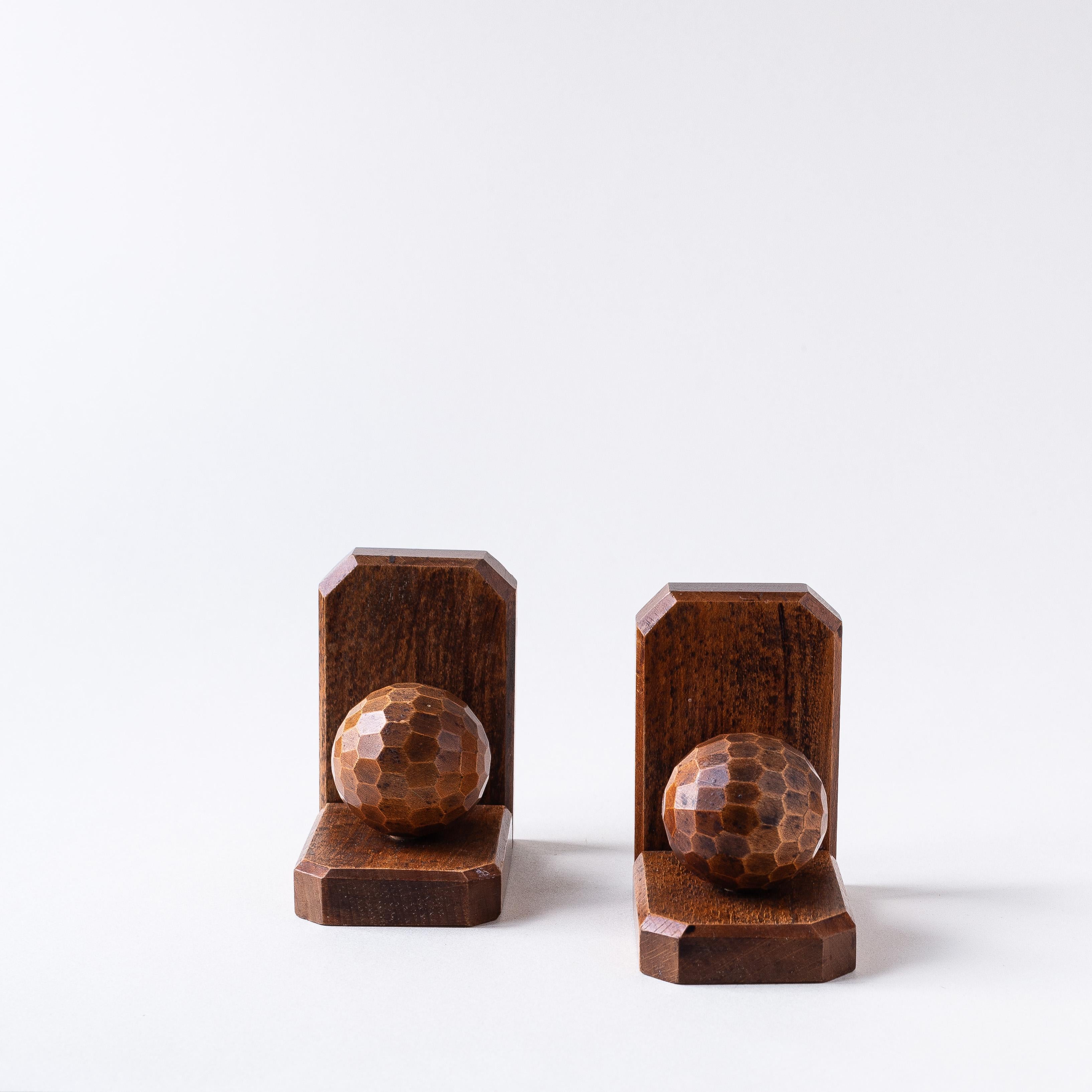Art-Déco-Buchstützen, Holz-Golfballs, Mid-Century Modern im Zustand „Gut“ im Angebot in ROUEN, FR
