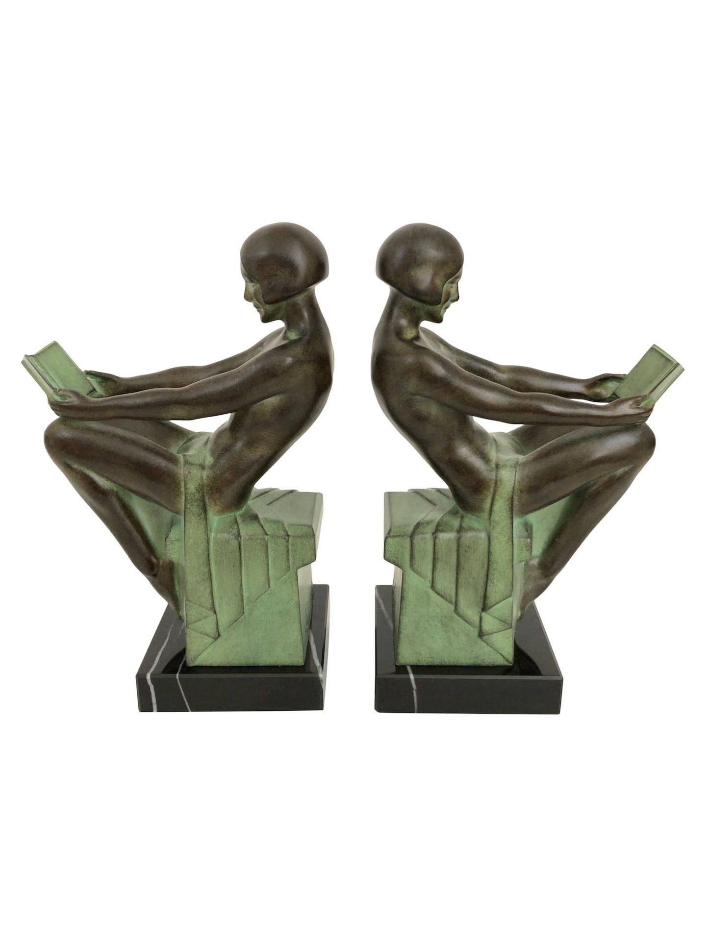 “Delassement”
Original “Max Le Verrier”
Art Deco style, France.

Reading ladies 
Bookends made in “Régule” (spelter)
Socle in black marble
signed
Green patina 

Dimensions each piece:
Width 13 cm
Height 20.5 cm
Depth 8 cm.