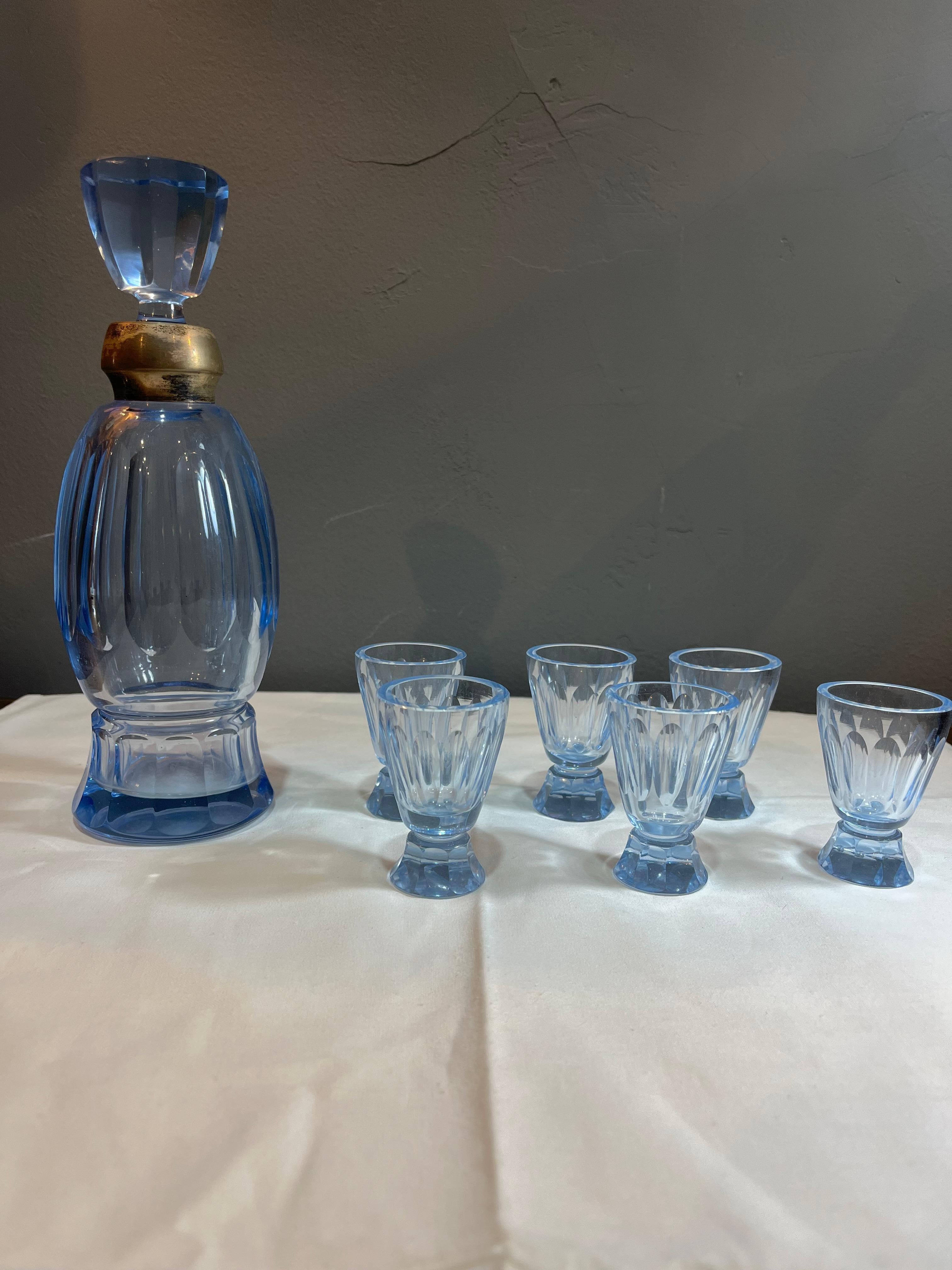 Art Deco style bottle and glasses set from the 50s. Product in good condition with small wear caused by age and use.Art Deco style bottle and glasses set from the 50s. Product in good condition with small wear caused by the years and use. Art Deco