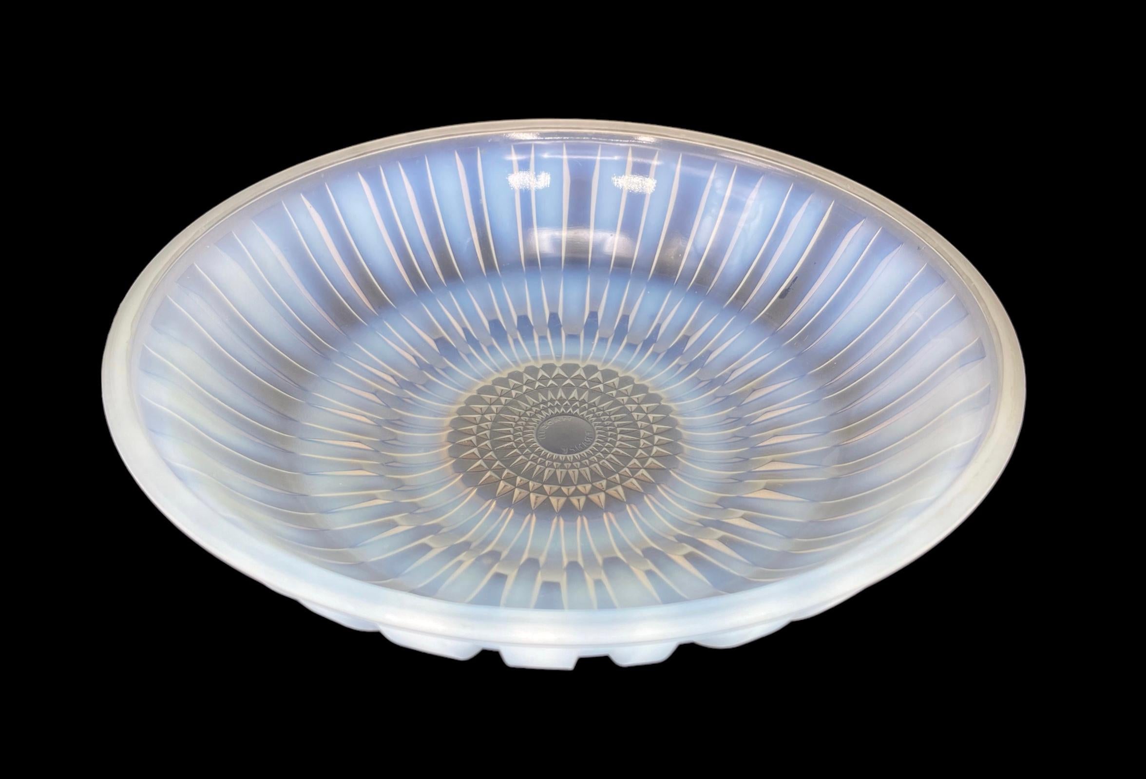 French Art Deco opalescent ‘chrysanthemum’ pattern, glass bowl by Andre Hunebelle (1896-1985)
The ‘crysanthemum’ bowl featured in the Hunebelle catalogue, and this example simply marked ‘MADE IN FRANCE’.
Initially Andre studied mathematics before he