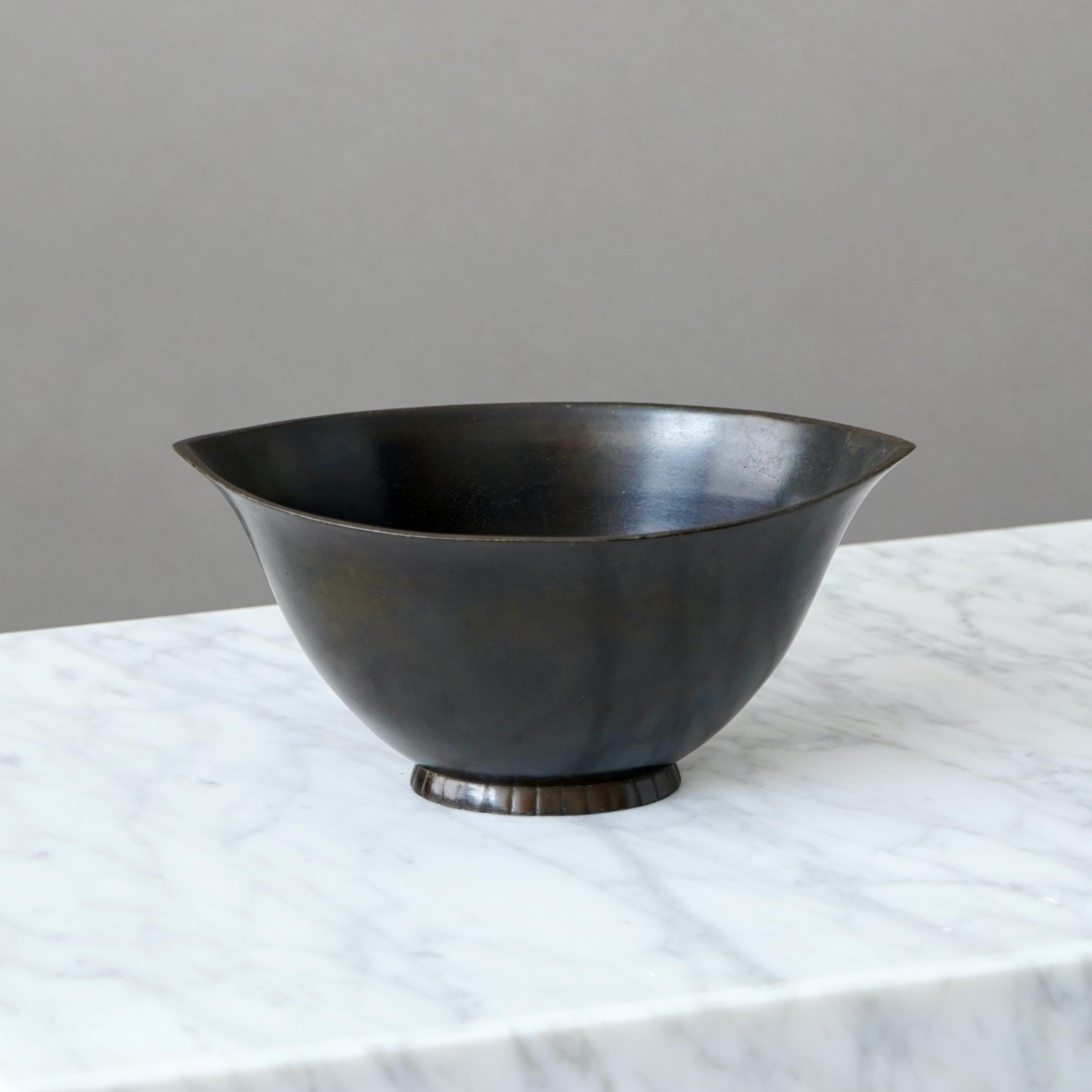Scandinavian Modern Art Deco Bowl by Just Andersen, Denmark, 1920s For Sale