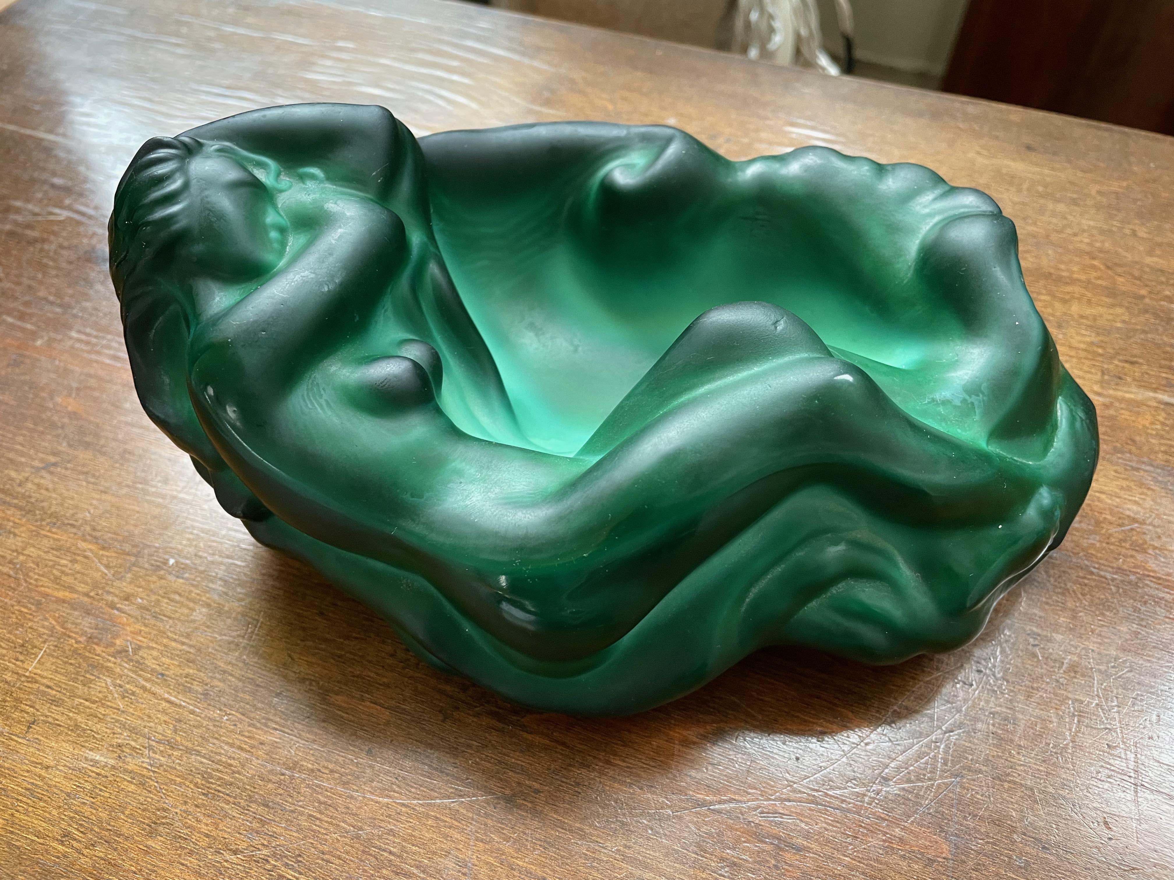 Art Deco Art Déco bowl .Carl Schlevogt , Czech Republic 1930s. Female sculpture. For Sale