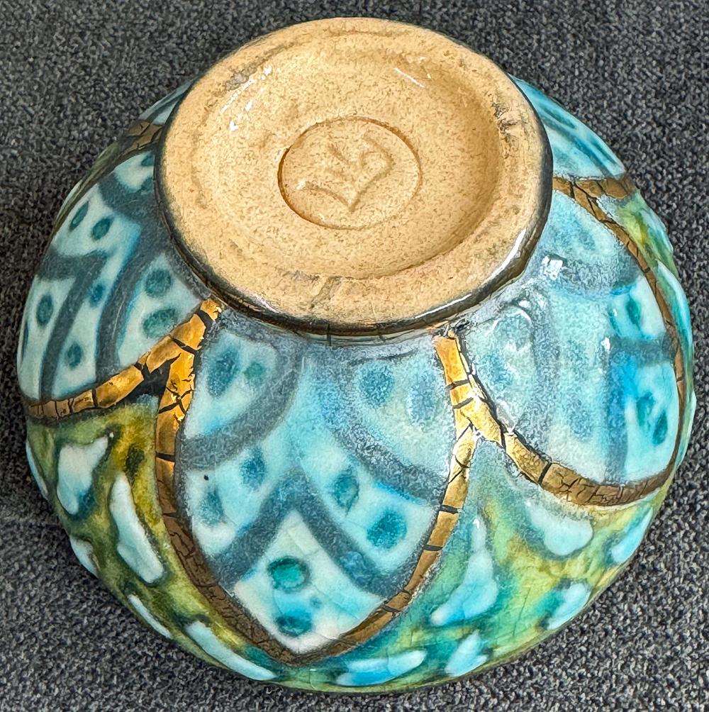 Francese Ciotola Art Deco con influenza persiana di Metthey, blu, verde e oro in vendita