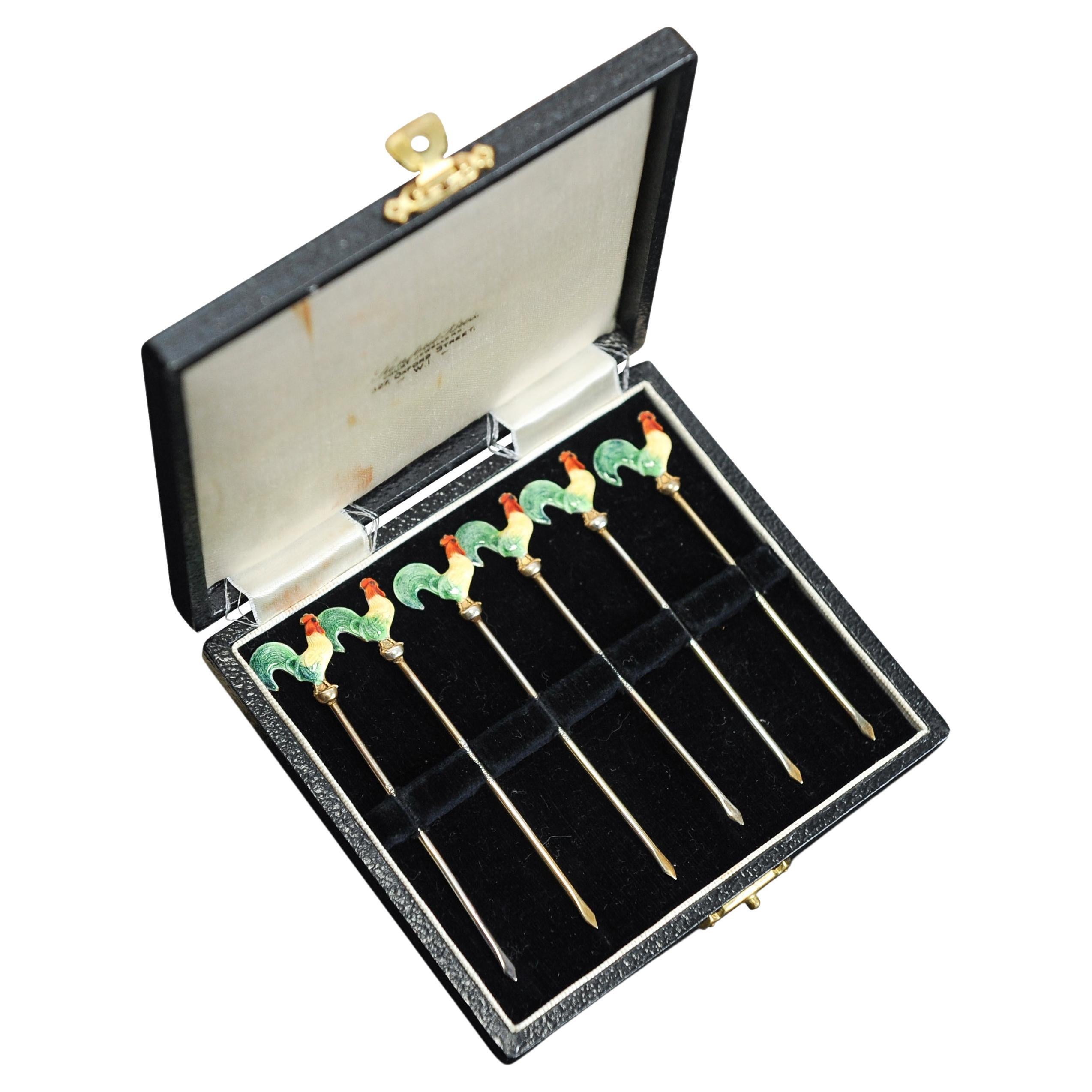 Art Deco Schachtel mit sechs Cocktailspitzen aus Sterling Silber, Vergoldung und Emaille
