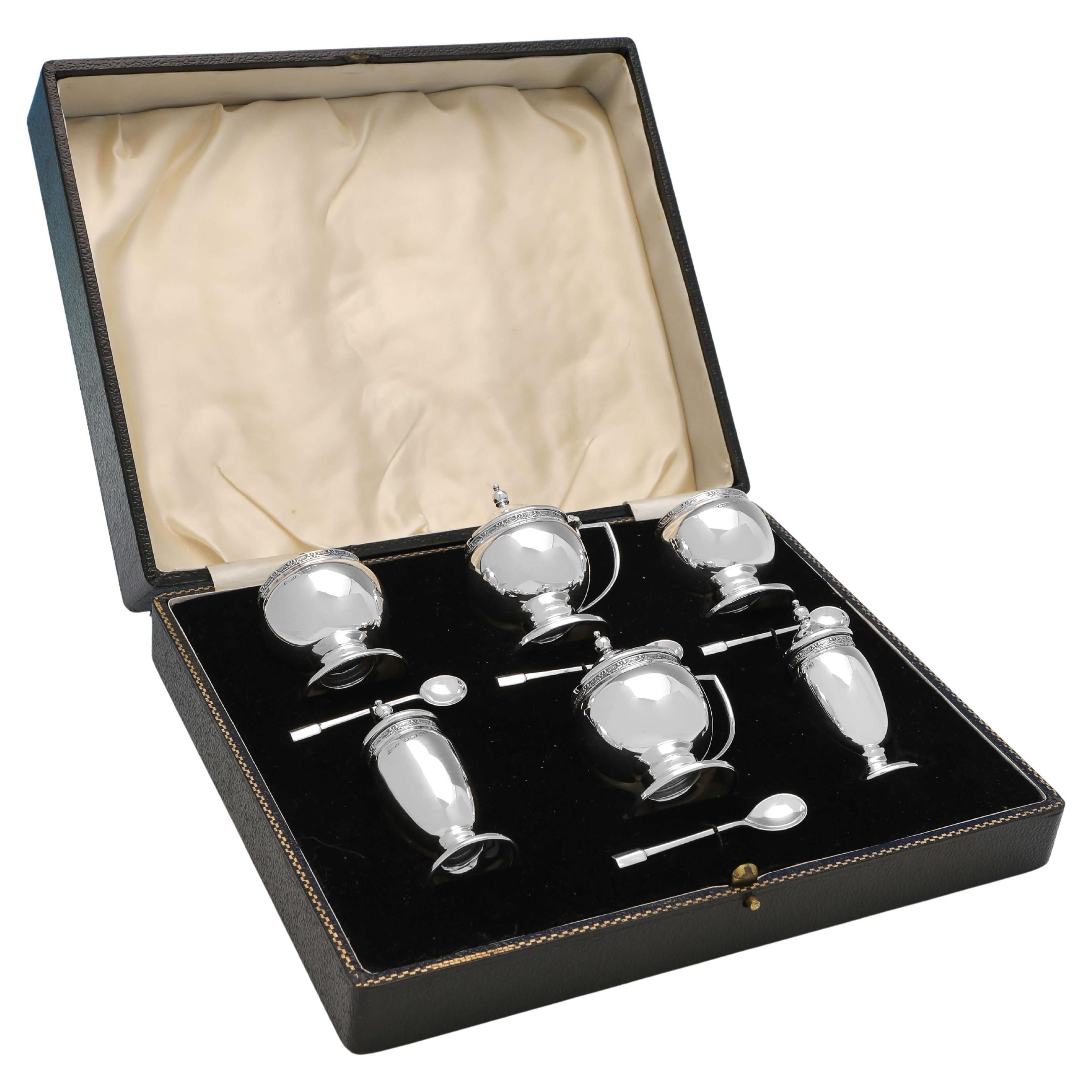 Art Deco Boxed Sterling Silver Condiment Set - Hallmarked in 1937 For Sale