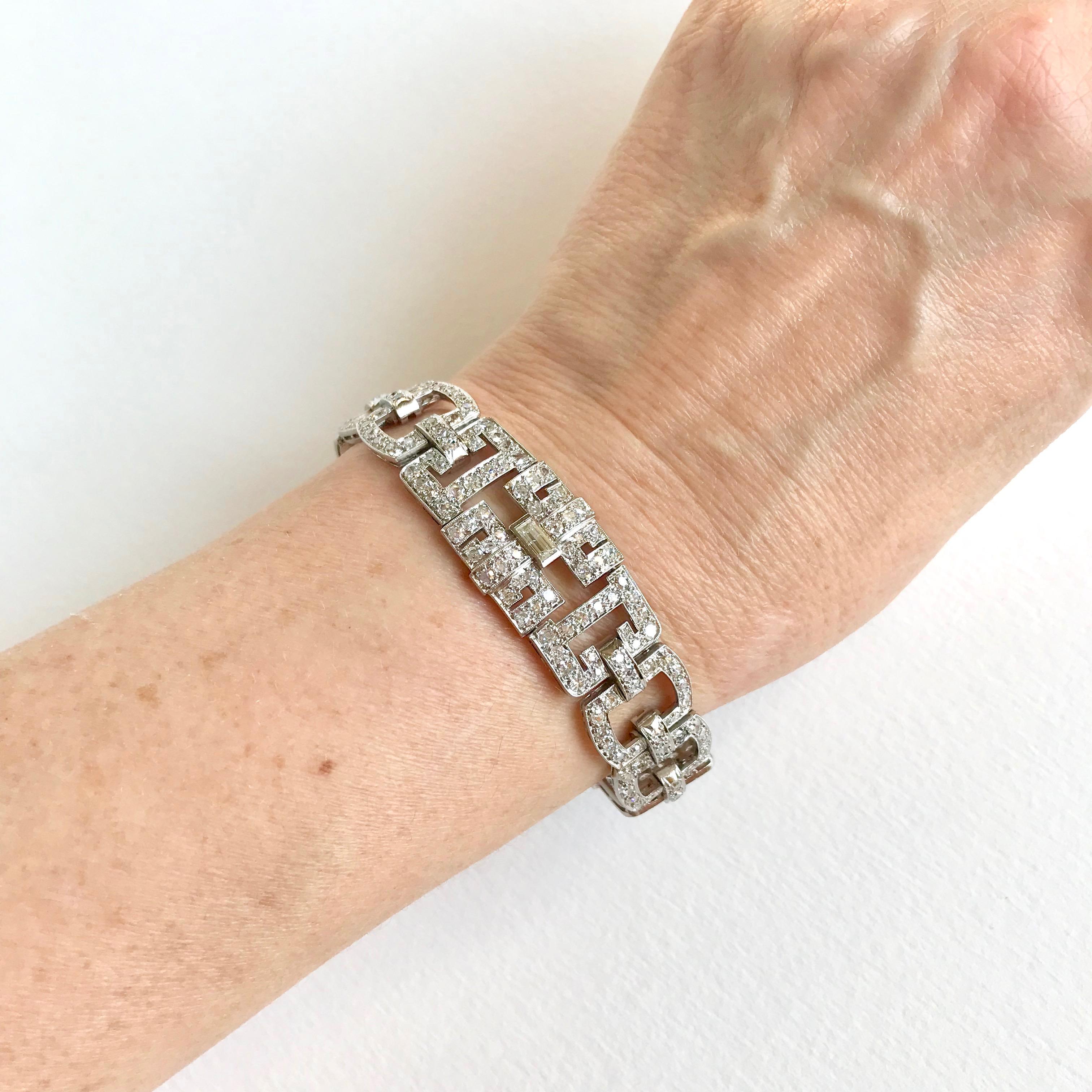 Art-Déco-Armband aus 18 Karat Weißgold und Diamanten 5 bis 6 Karat Vintage (Art déco)