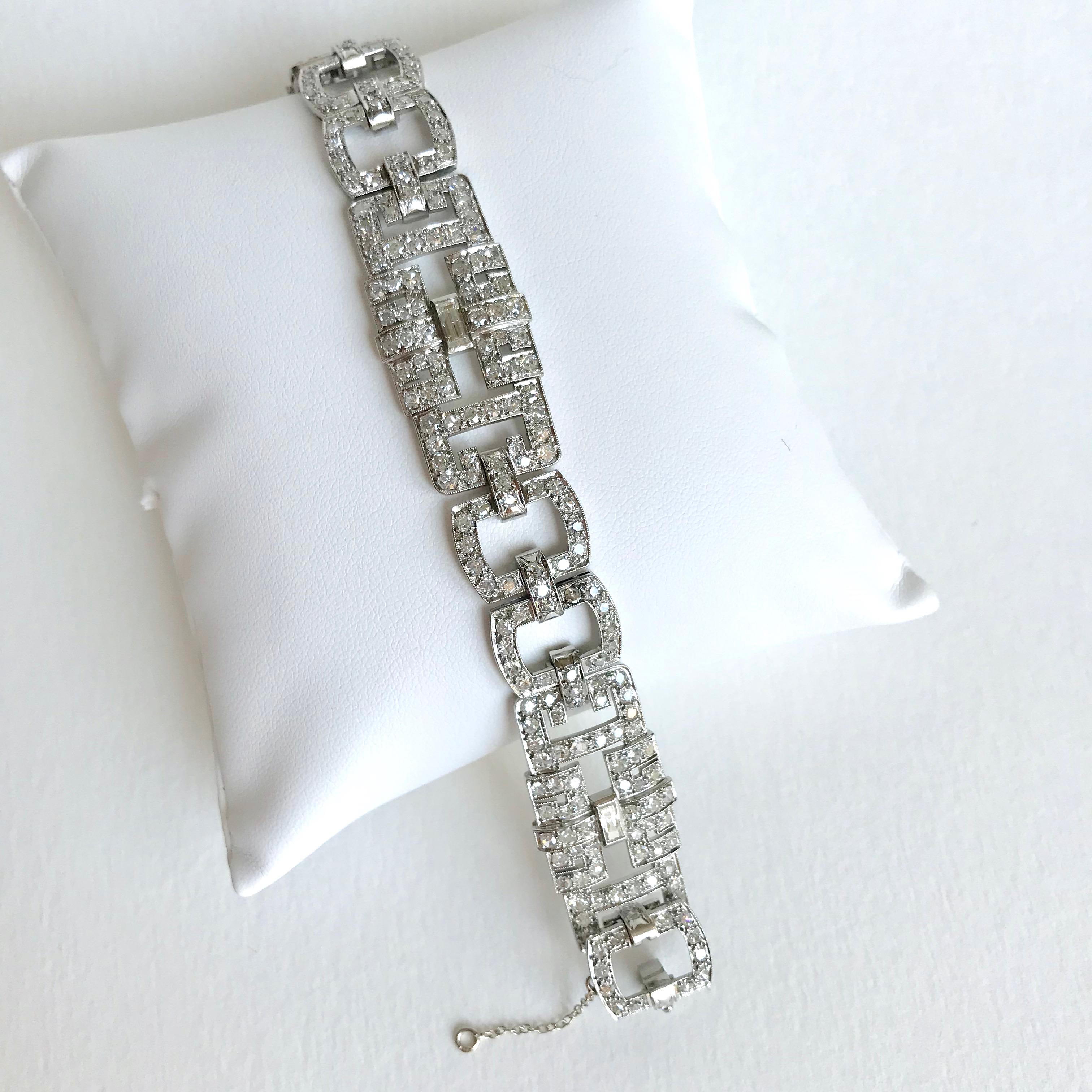 Art-Déco-Armband aus 18 Karat Weißgold und Diamanten 5 bis 6 Karat Vintage (Brillantschliff)
