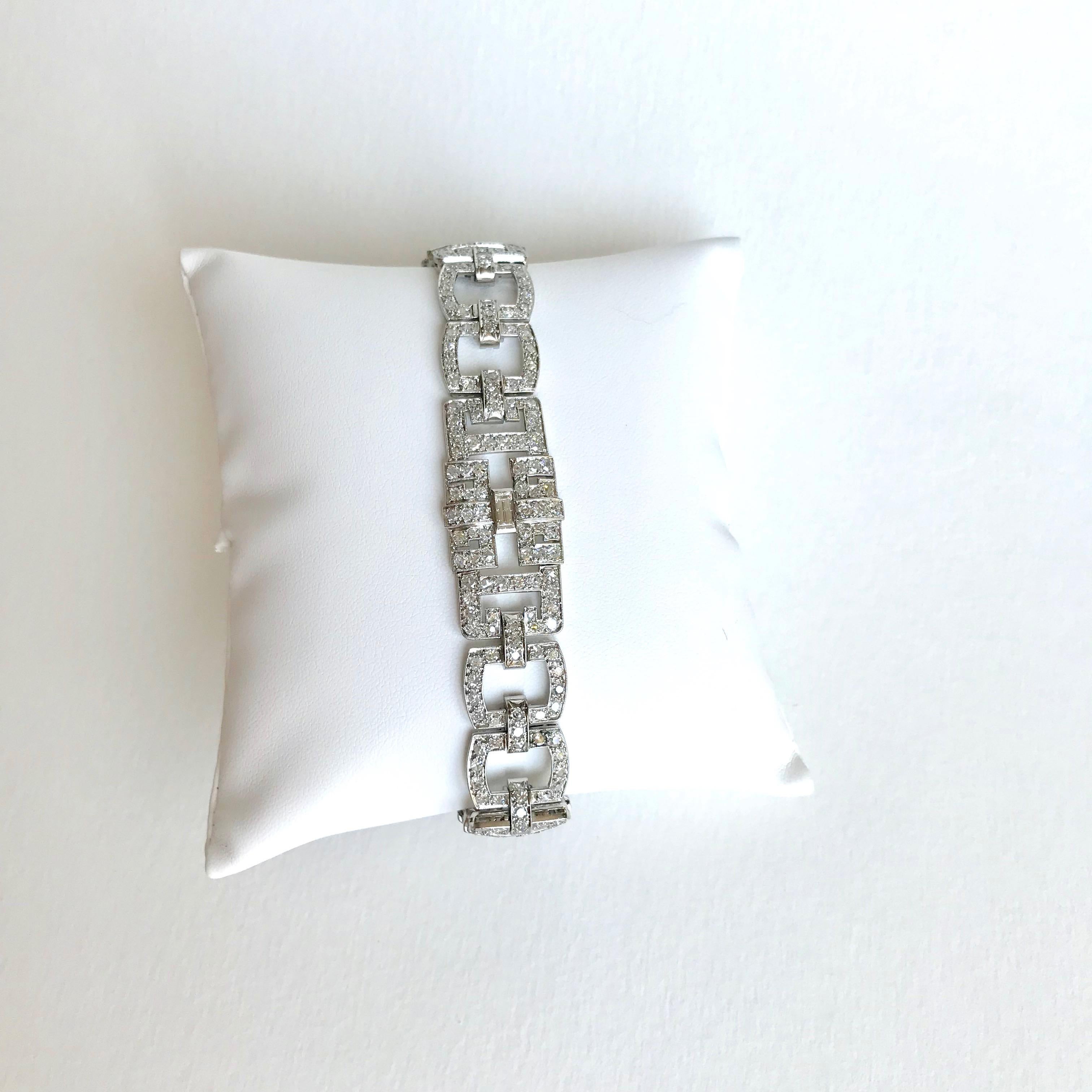 Art-Déco-Armband aus 18 Karat Weißgold und Diamanten 5 bis 6 Karat Vintage im Zustand „Gut“ in Paris, FR