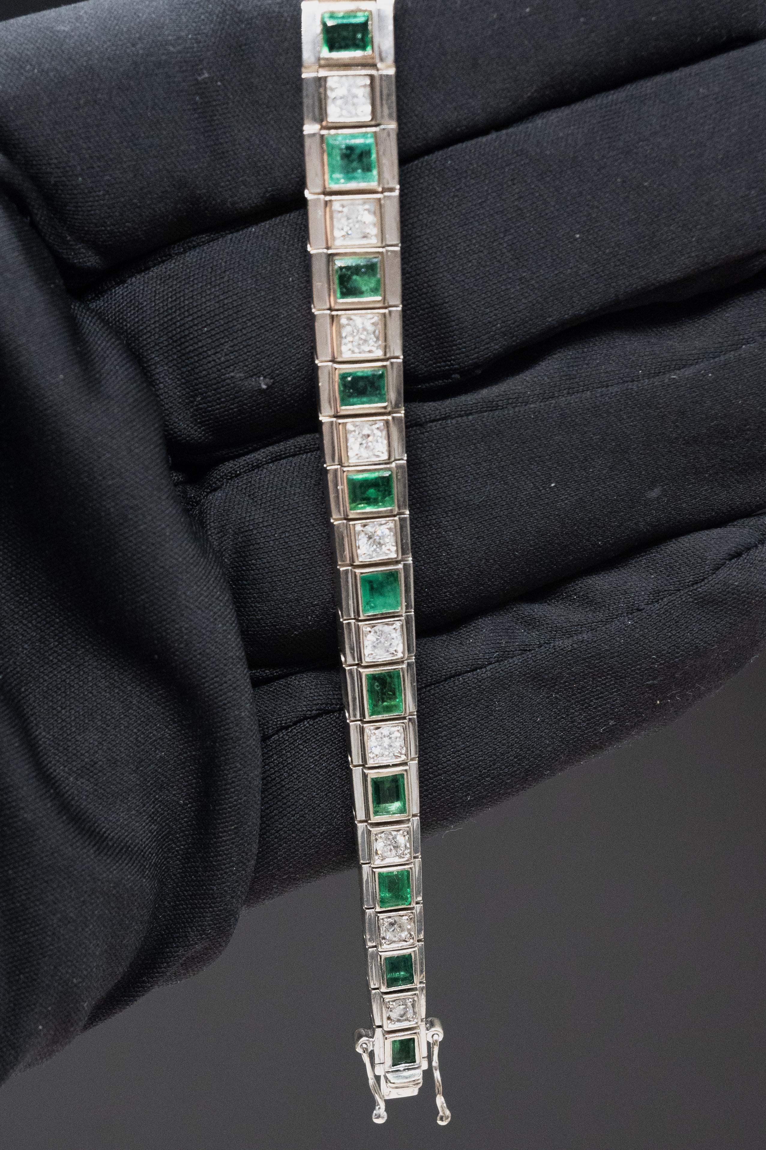 Art-deco Bracelet, White Gold, Emerald Diamonds In Excellent Condition For Sale In Vannes, FR