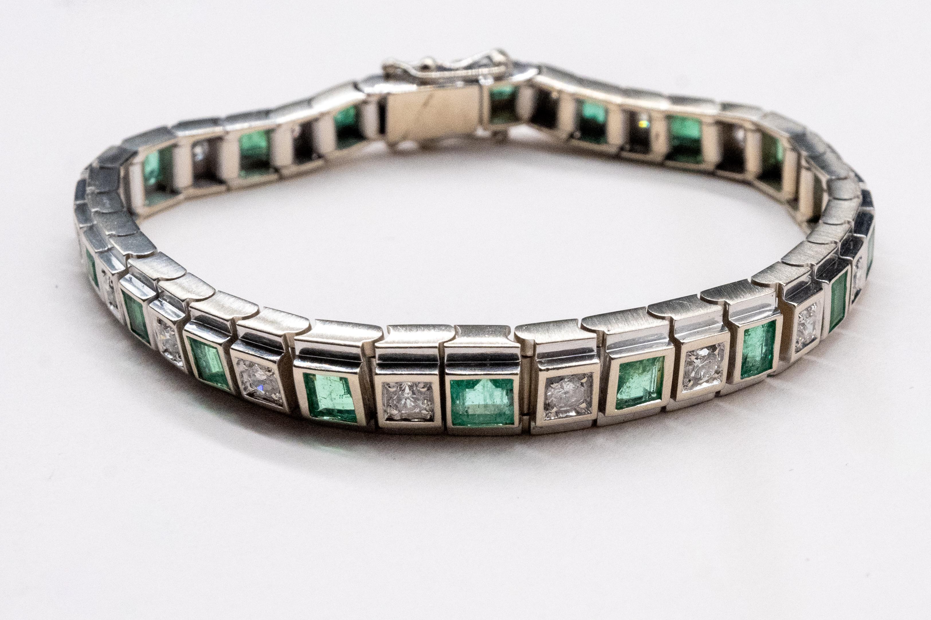 Women's Art-deco Bracelet, White Gold, Emerald Diamonds For Sale