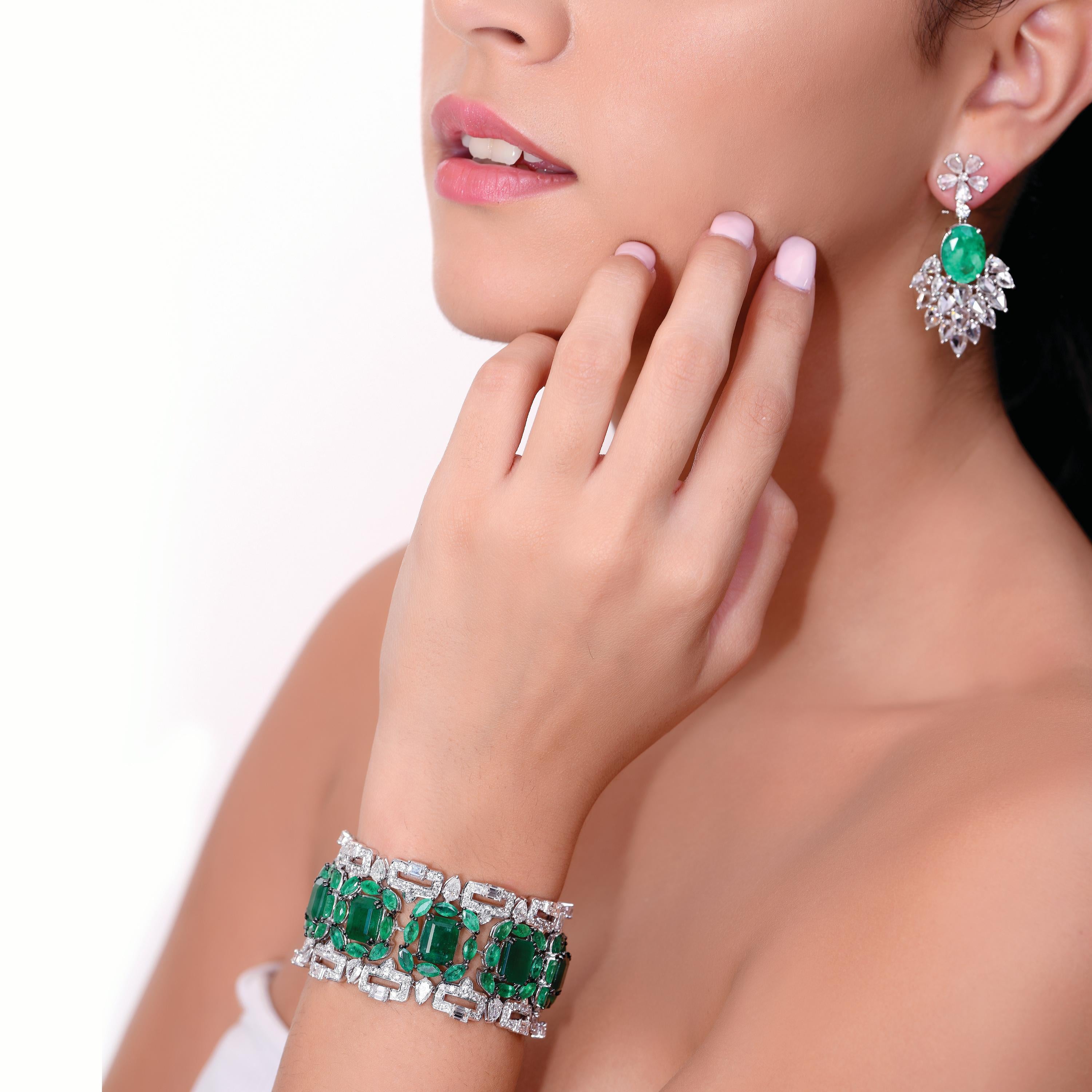 Women's Art Deco Bracelet with 51.56 Carat Emerald and 15.22 Carat Diamonds For Sale