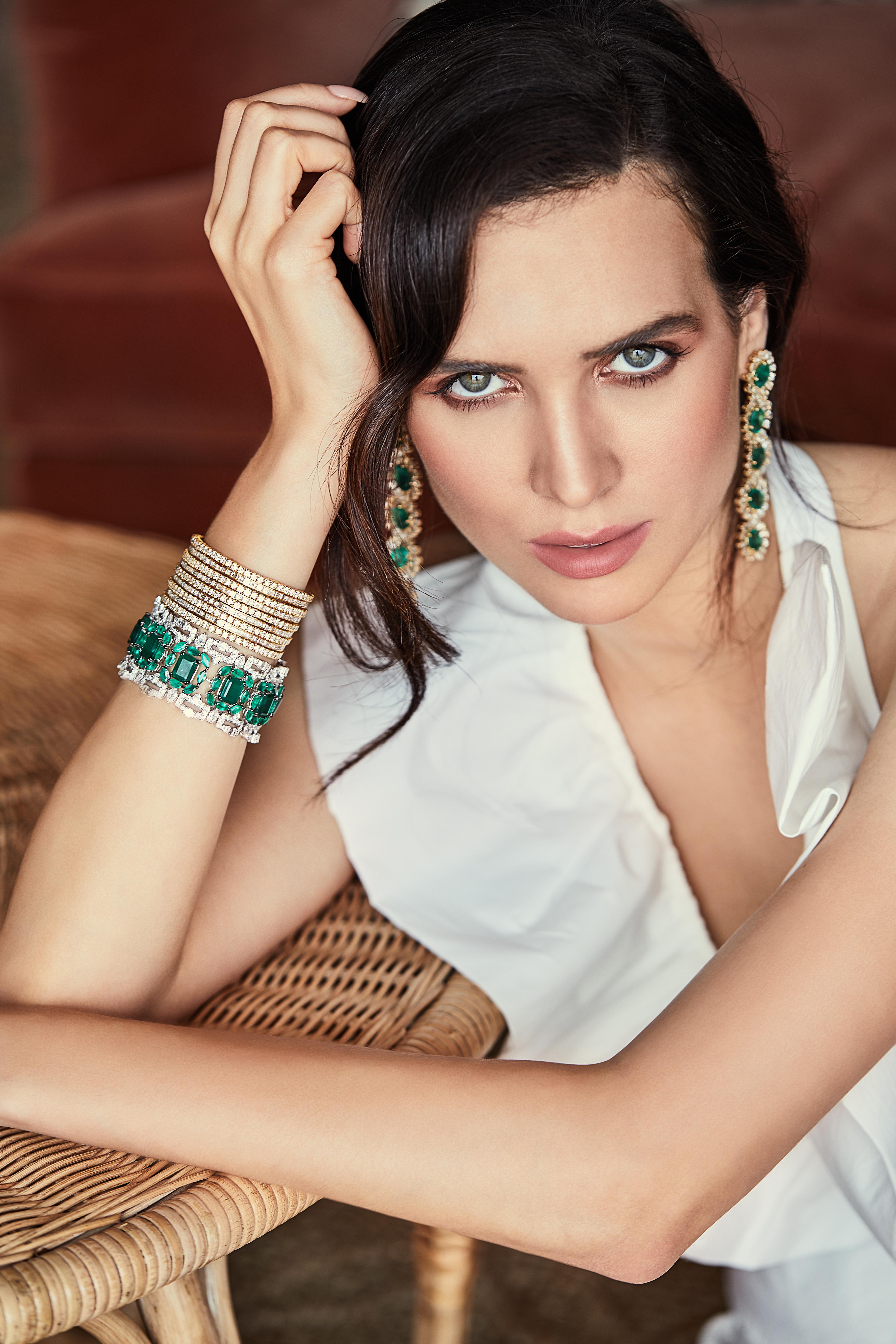 Art Deco Bracelet with 51.56 Carat Emerald and 15.22 Carat Diamonds For Sale 2