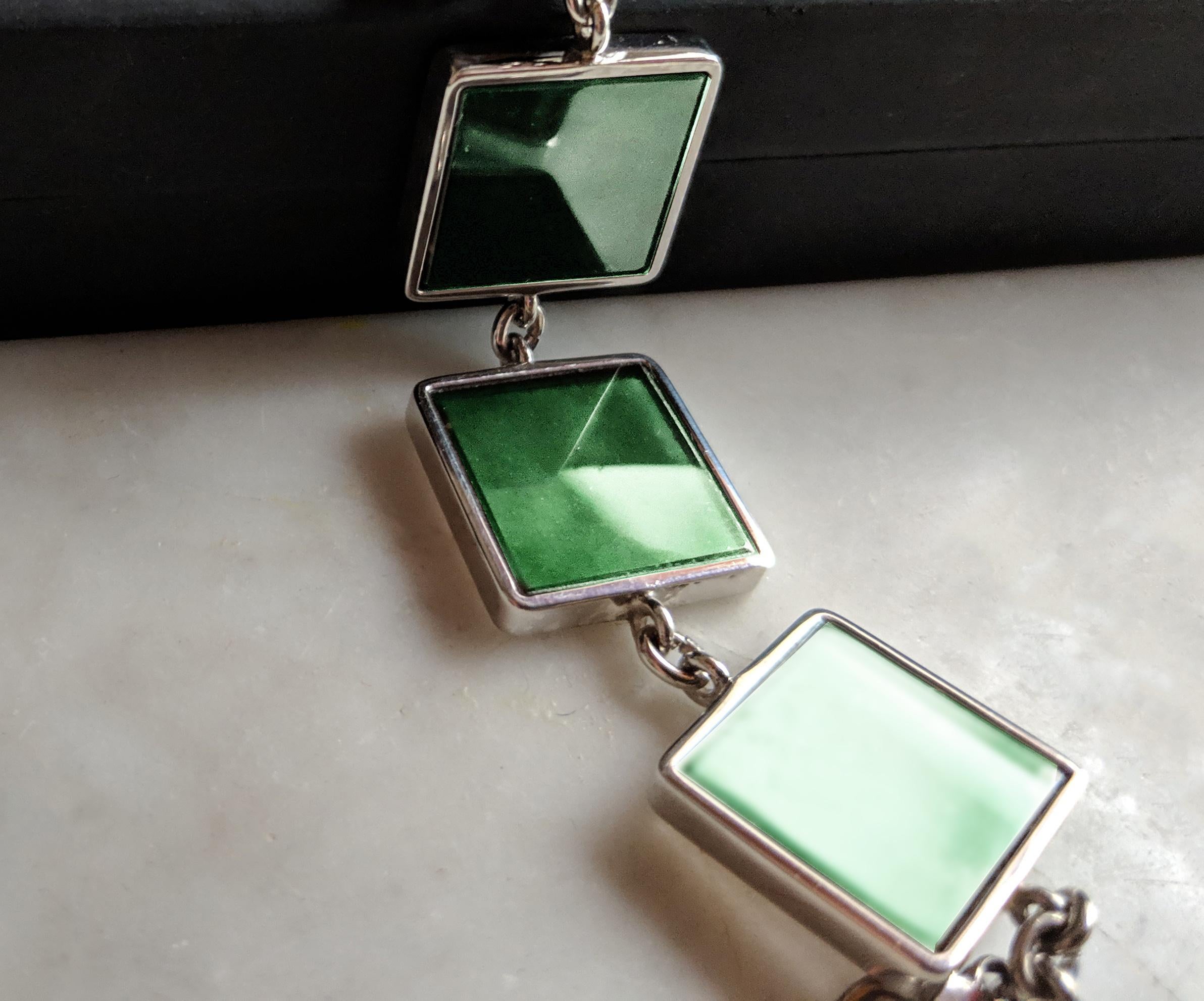 Taille mixte Bracelet contemporain avec quartzes vert foncé  en vente