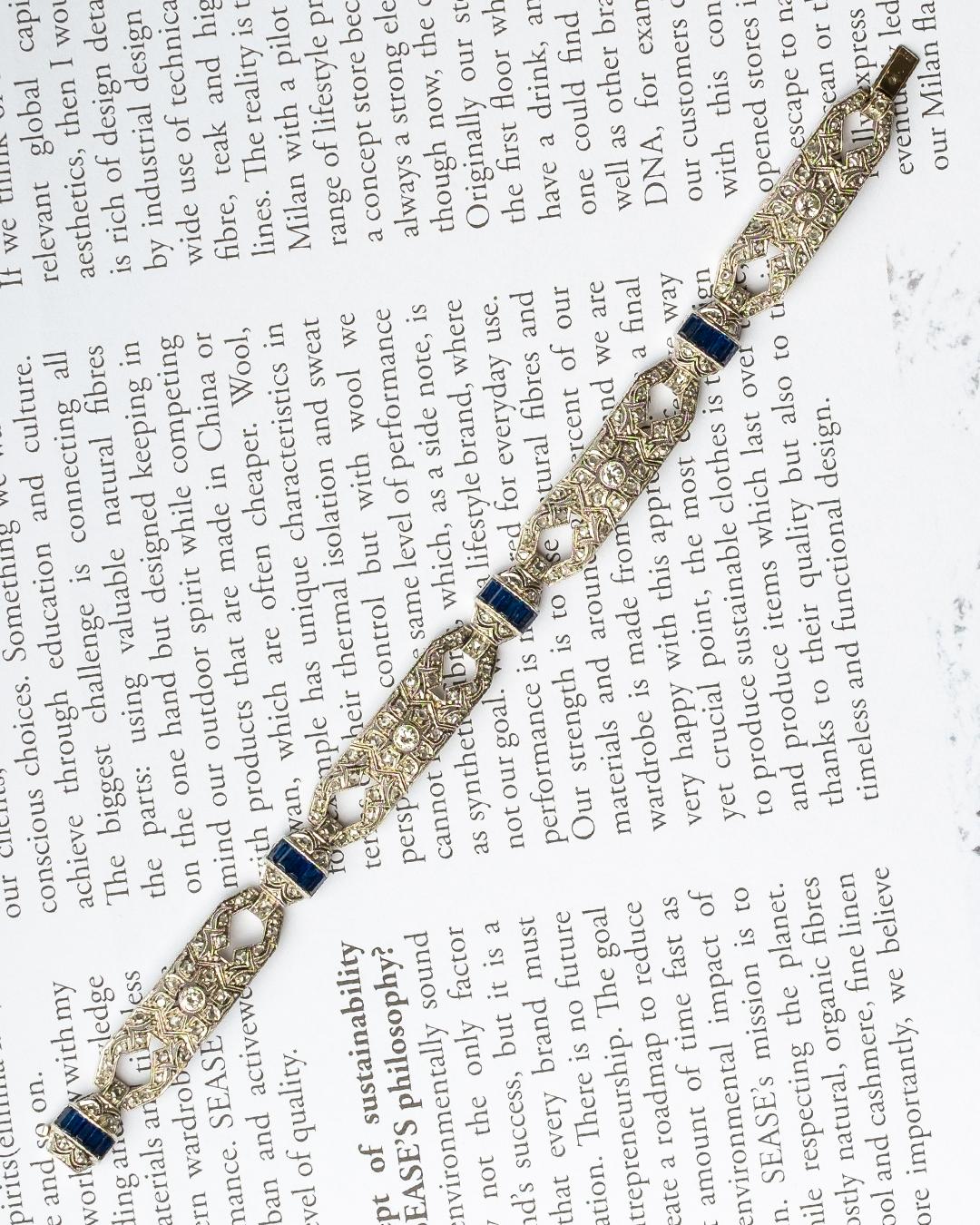 Taille vieille mine Art Deco Bracelet with Diamonds in 18ct white gold en vente