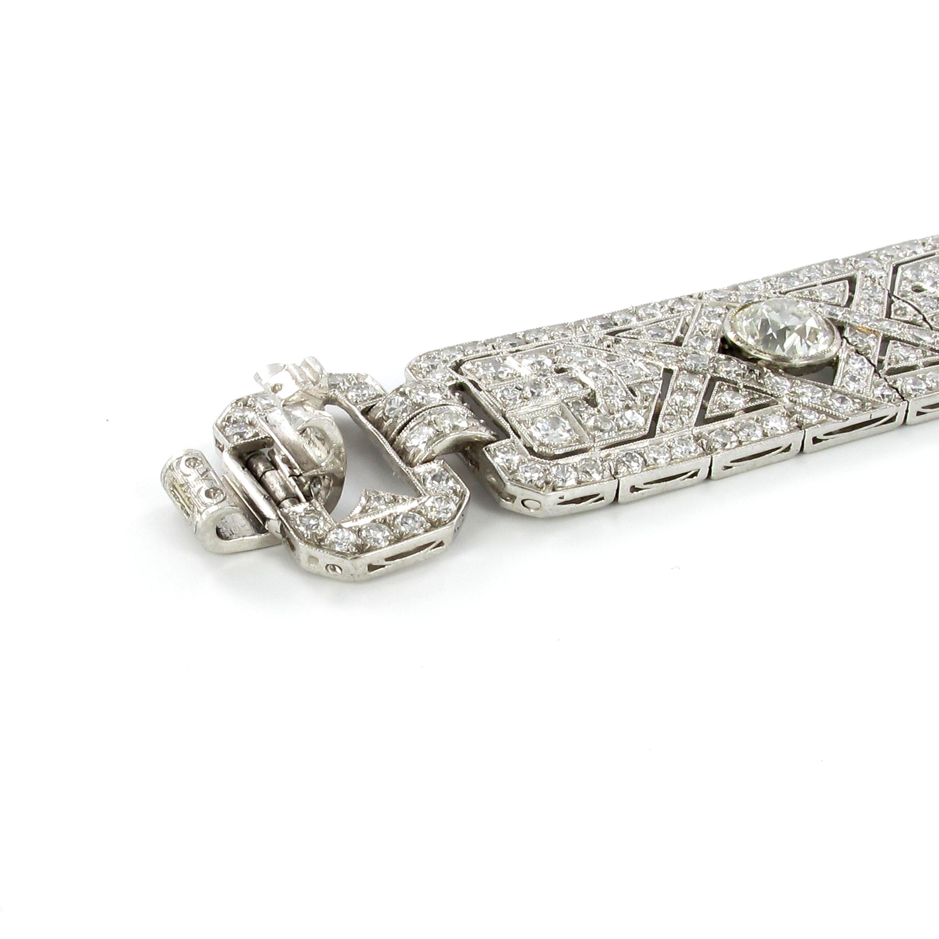 Art Deco Bracelet with Diamonds in Platinum 950 In Good Condition For Sale In Lucerne, CH