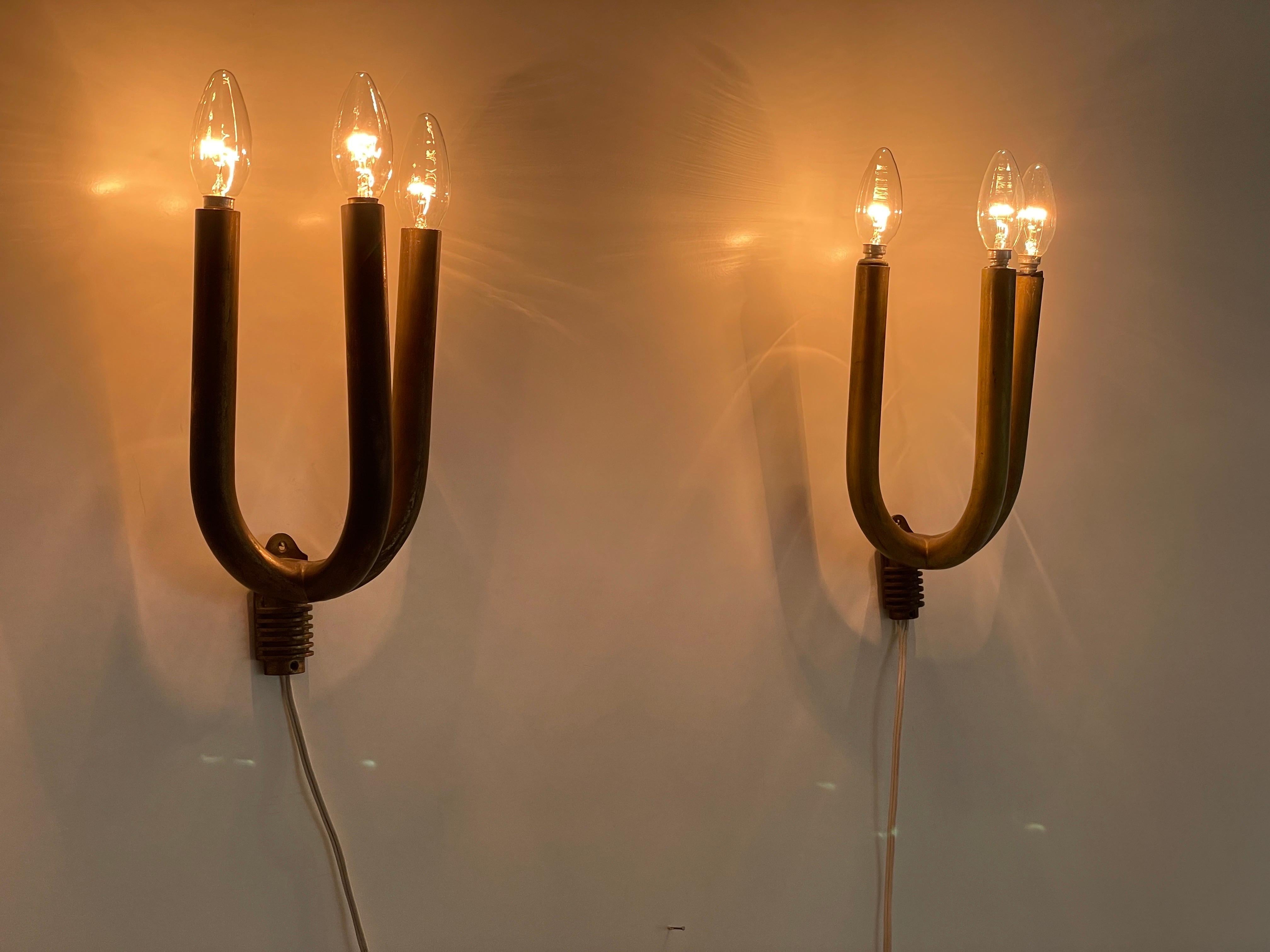 Coppia di lampade a 3 teste in ottone Art Deco, anni '50, Italia in vendita 6