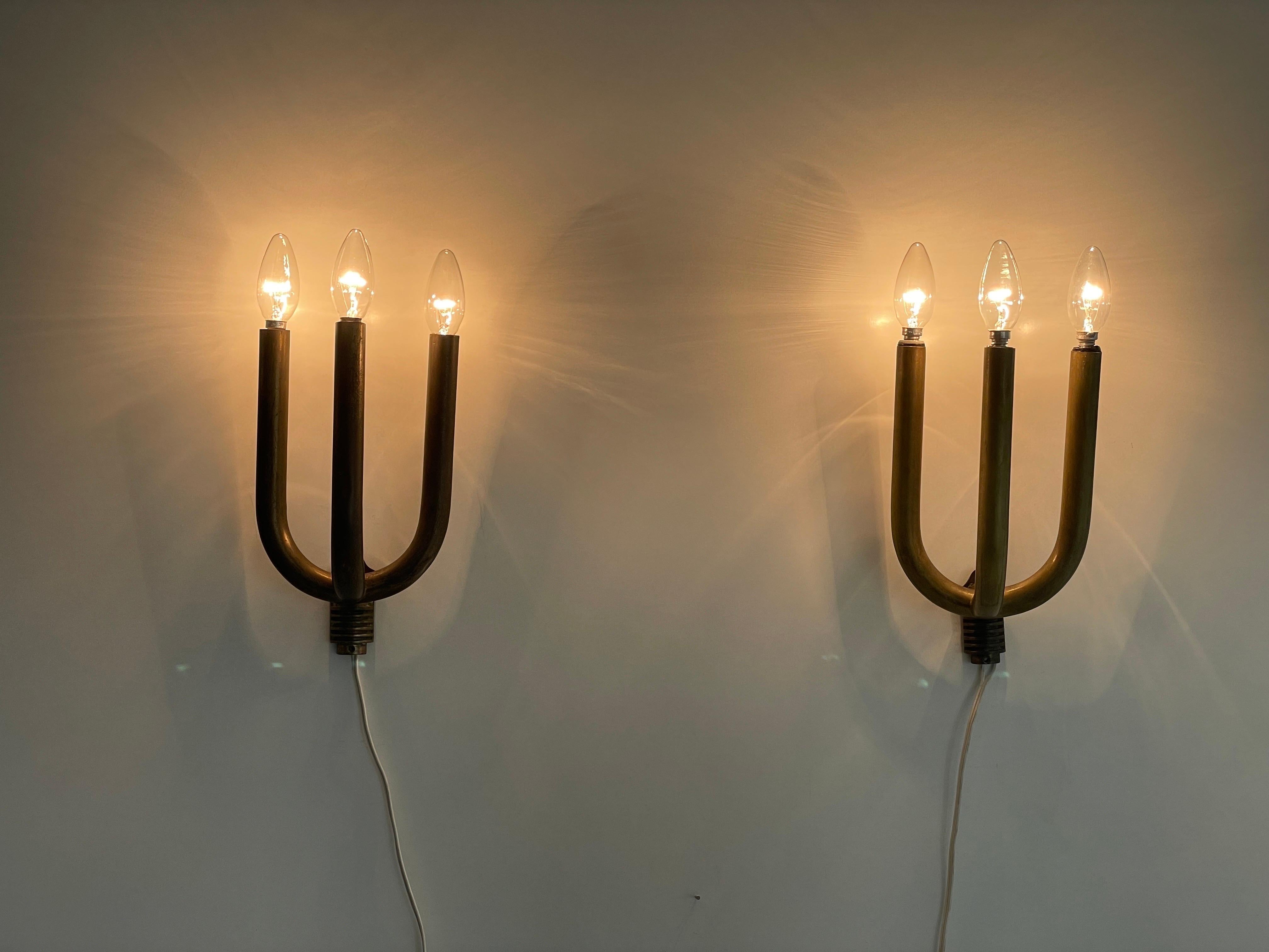Coppia di lampade a 3 teste in ottone Art Deco, anni '50, Italia in vendita 8
