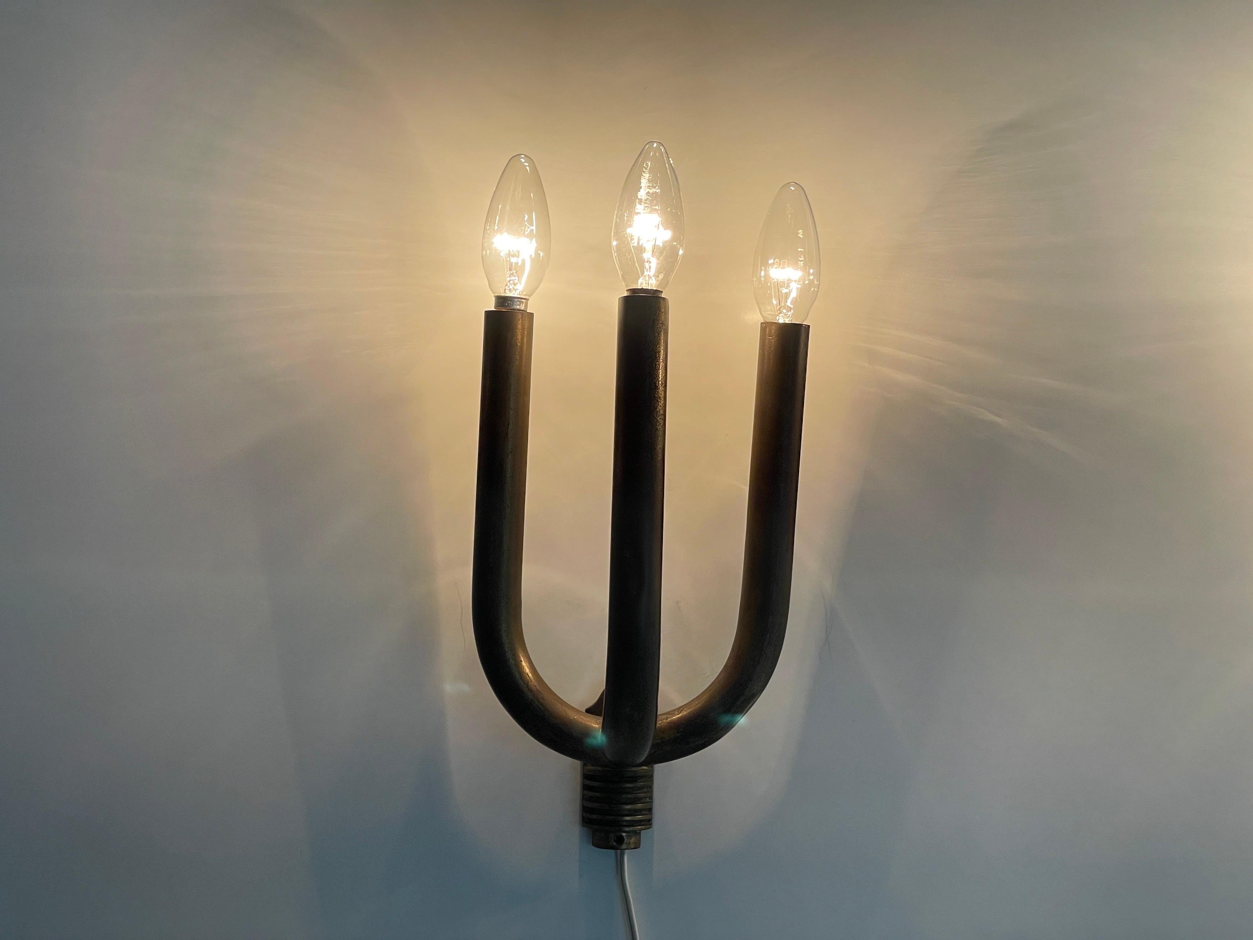 Coppia di lampade a 3 teste in ottone Art Deco, anni '50, Italia in vendita 11