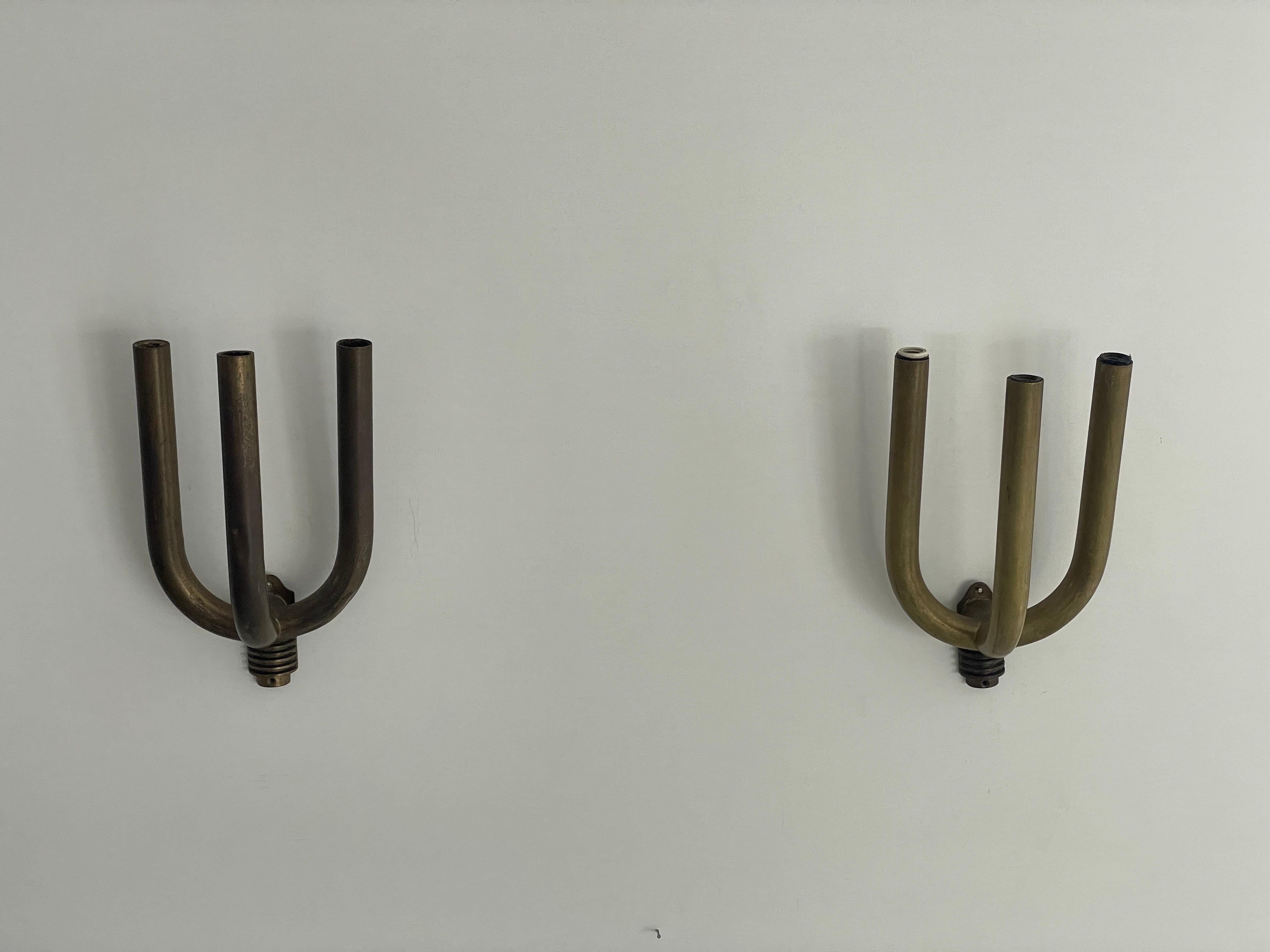 Art Déco Coppia di lampade a 3 teste in ottone Art Deco, anni '50, Italia in vendita