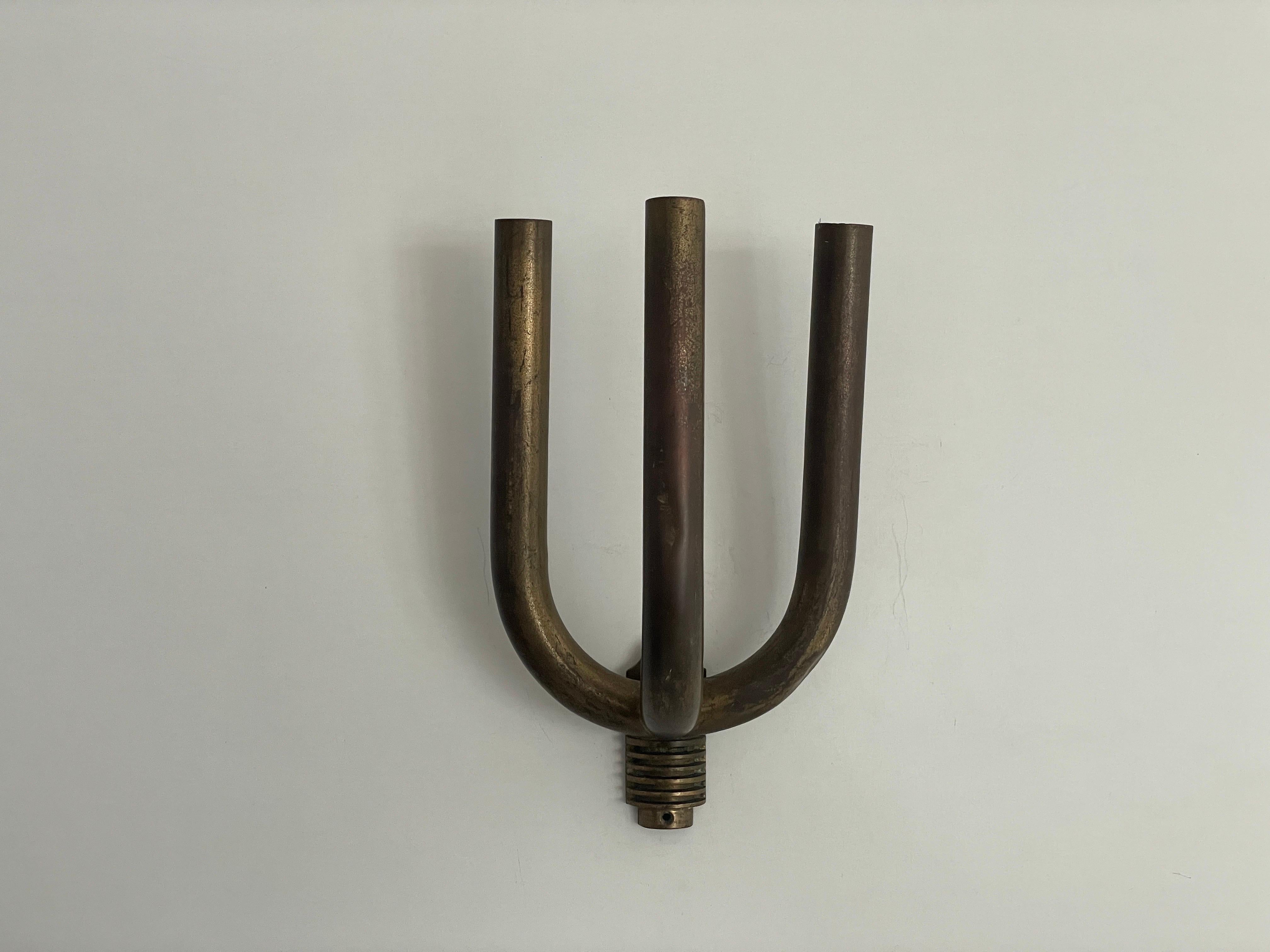 Metà XX secolo Coppia di lampade a 3 teste in ottone Art Deco, anni '50, Italia in vendita