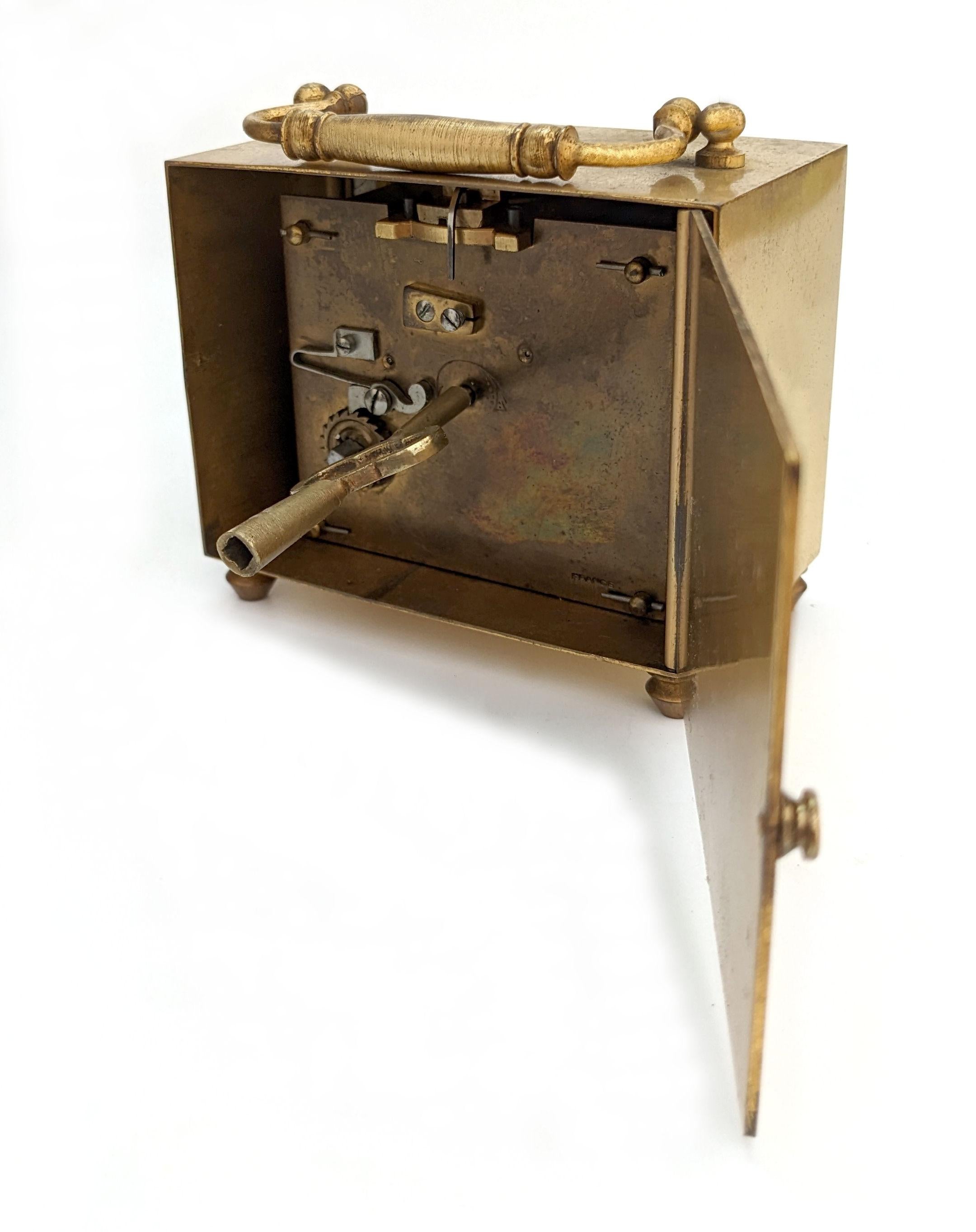 Horloge et étui à chariot de 8 jours en laiton Art Déco, français, vers 1930 en vente 3