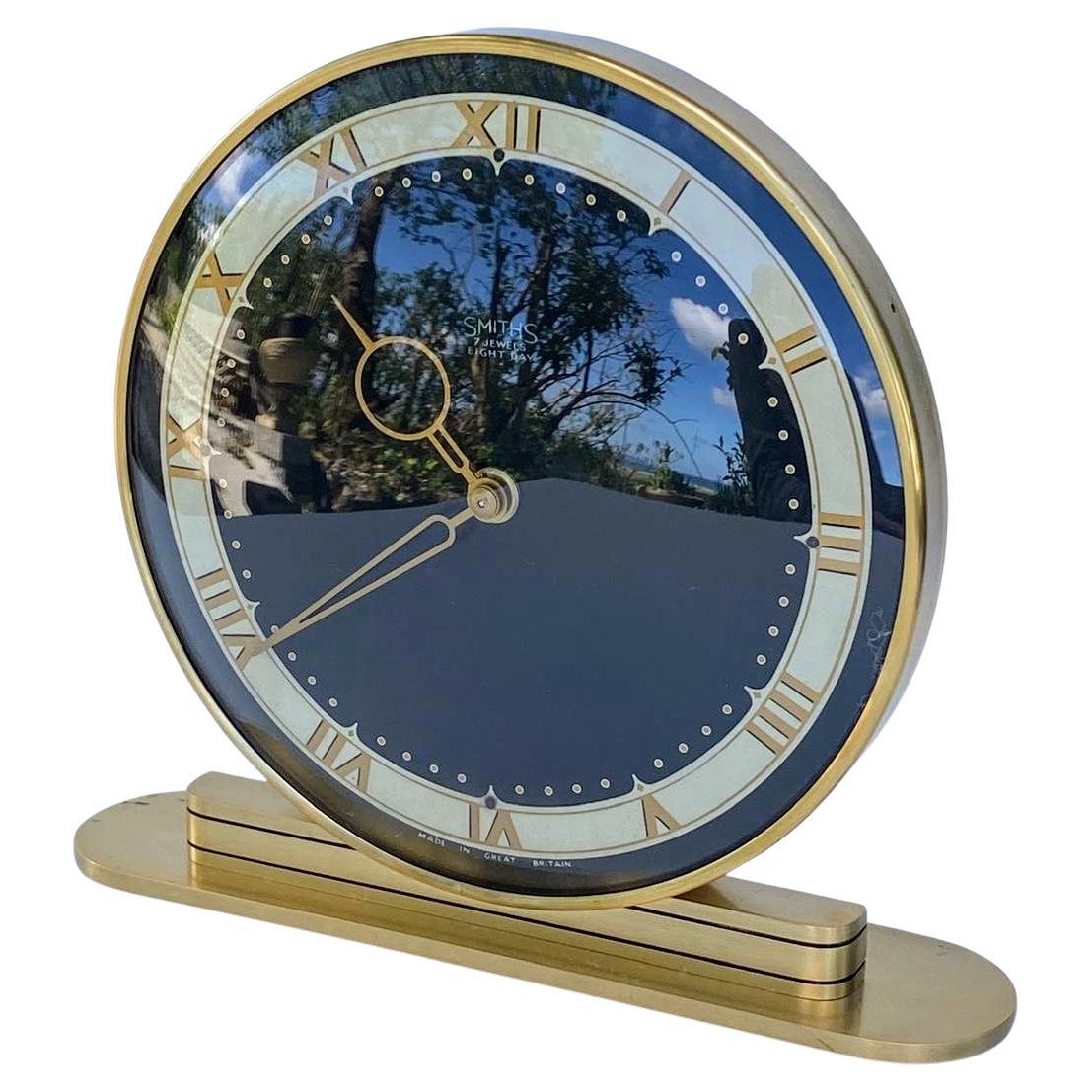 Anglais Horloge de manteau 8 jours en laiton Art Déco par Smiths Clocks Ltd en vente