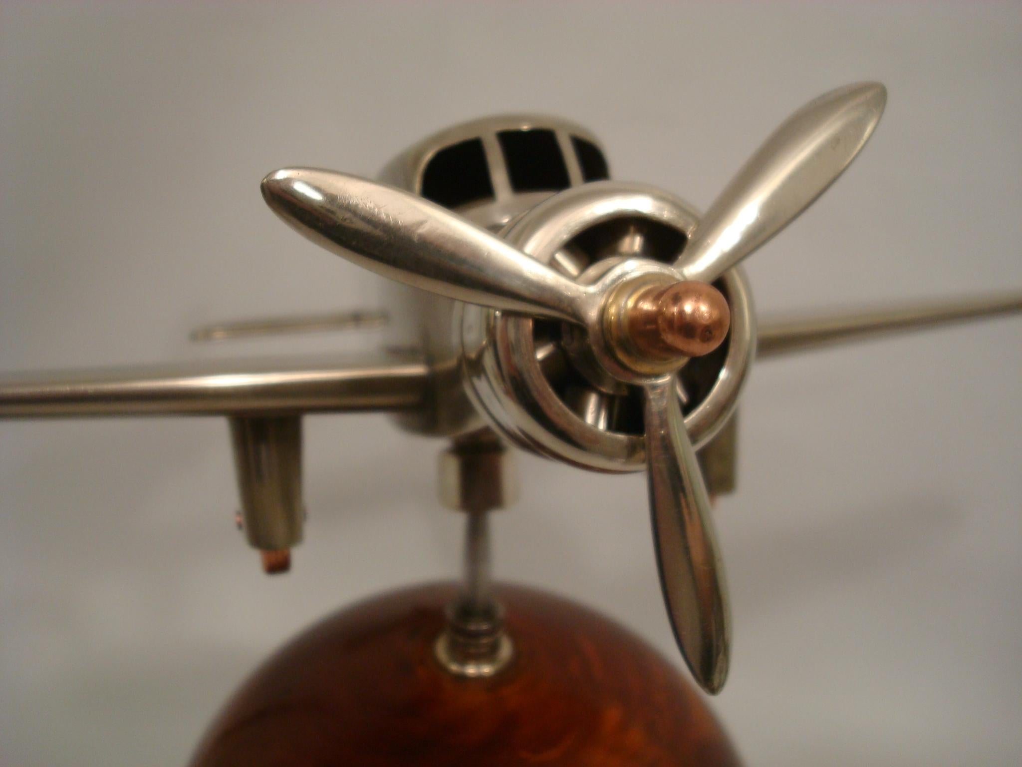 Modèle de bureau d'avion en laiton Art Déco, K.K., années 1930 en vente 2