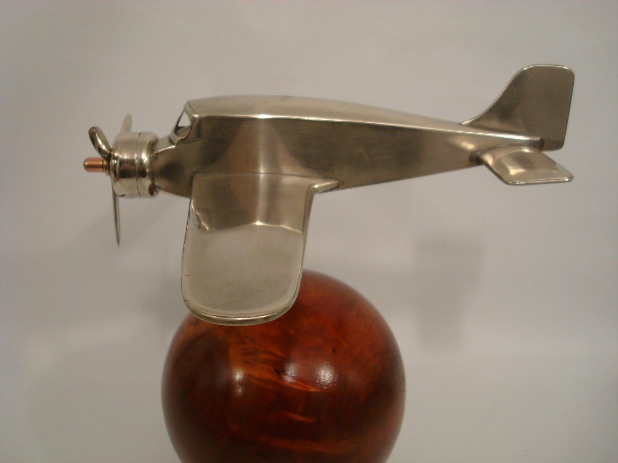 Modèle de bureau d'avion en laiton Art Déco, K.K., années 1930 en vente 7