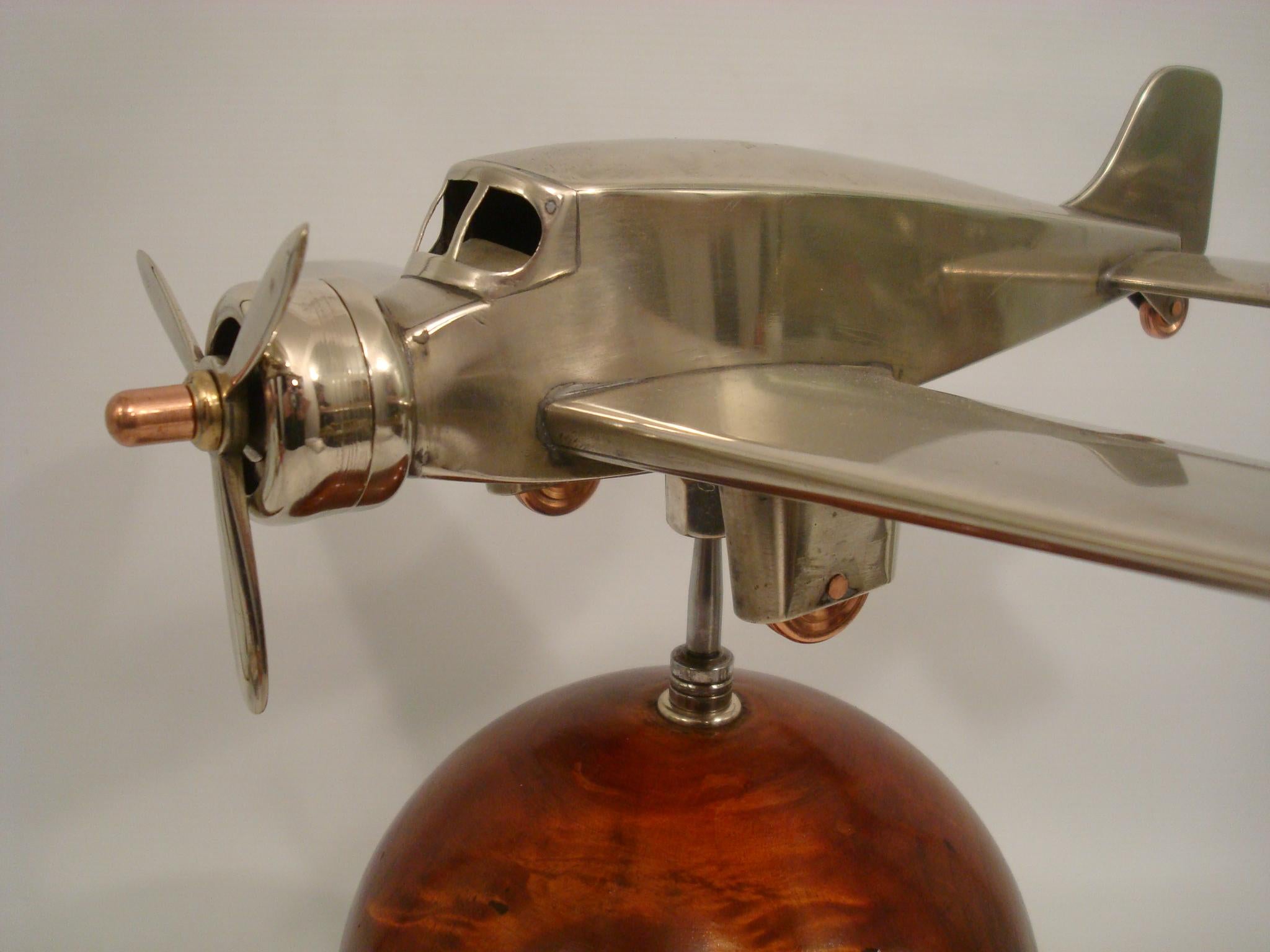 Modèle de bureau d'avion en laiton Art Déco, K.K., années 1930 en vente 8