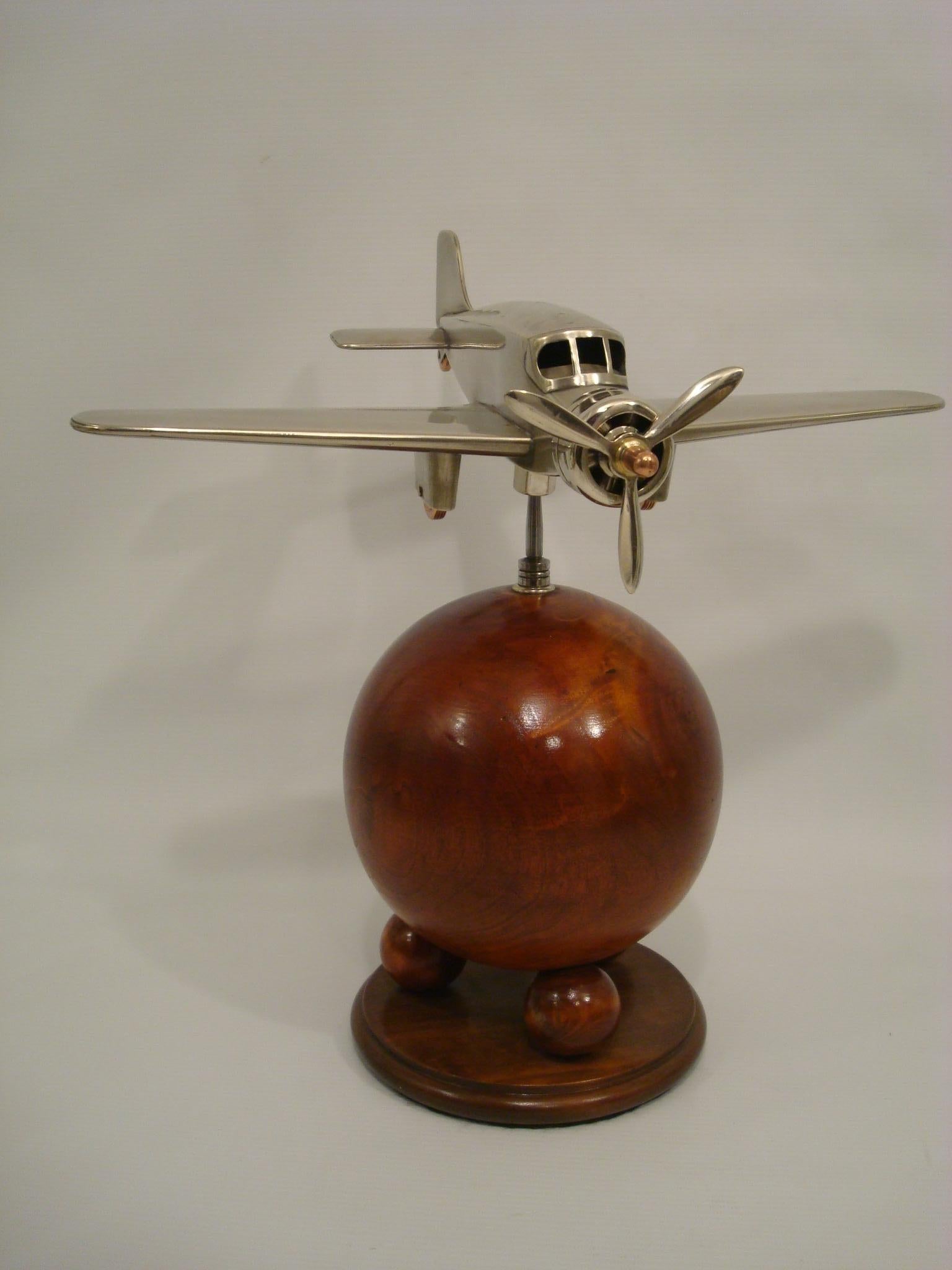 Art déco Modèle de bureau d'avion en laiton Art Déco, K.K., années 1930 en vente