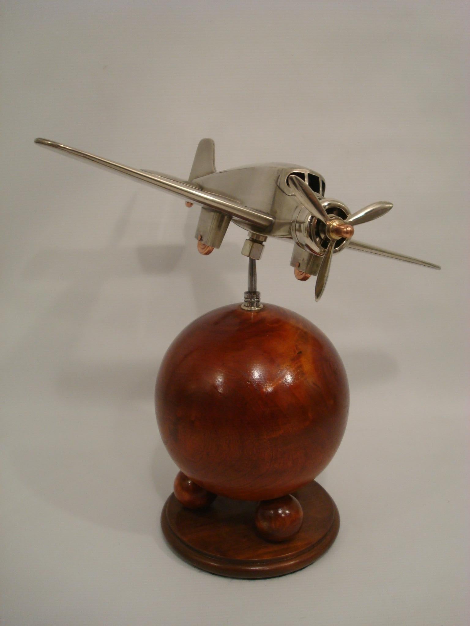 20ième siècle Modèle de bureau d'avion en laiton Art Déco, K.K., années 1930 en vente