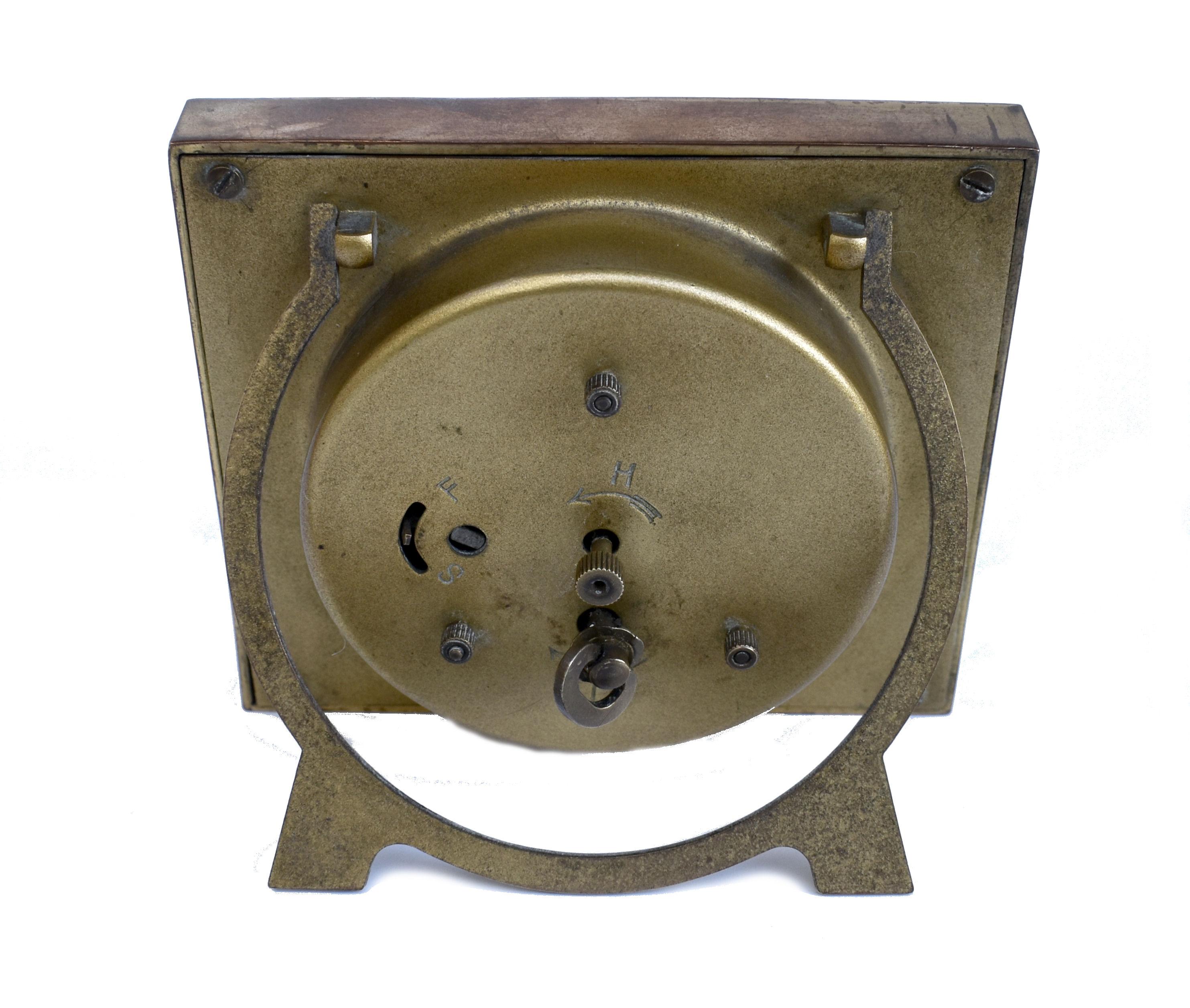 Uhr aus Messing und Emaille im Art déco-Stil, englisch, um 1930 im Zustand „Gut“ im Angebot in Devon, England