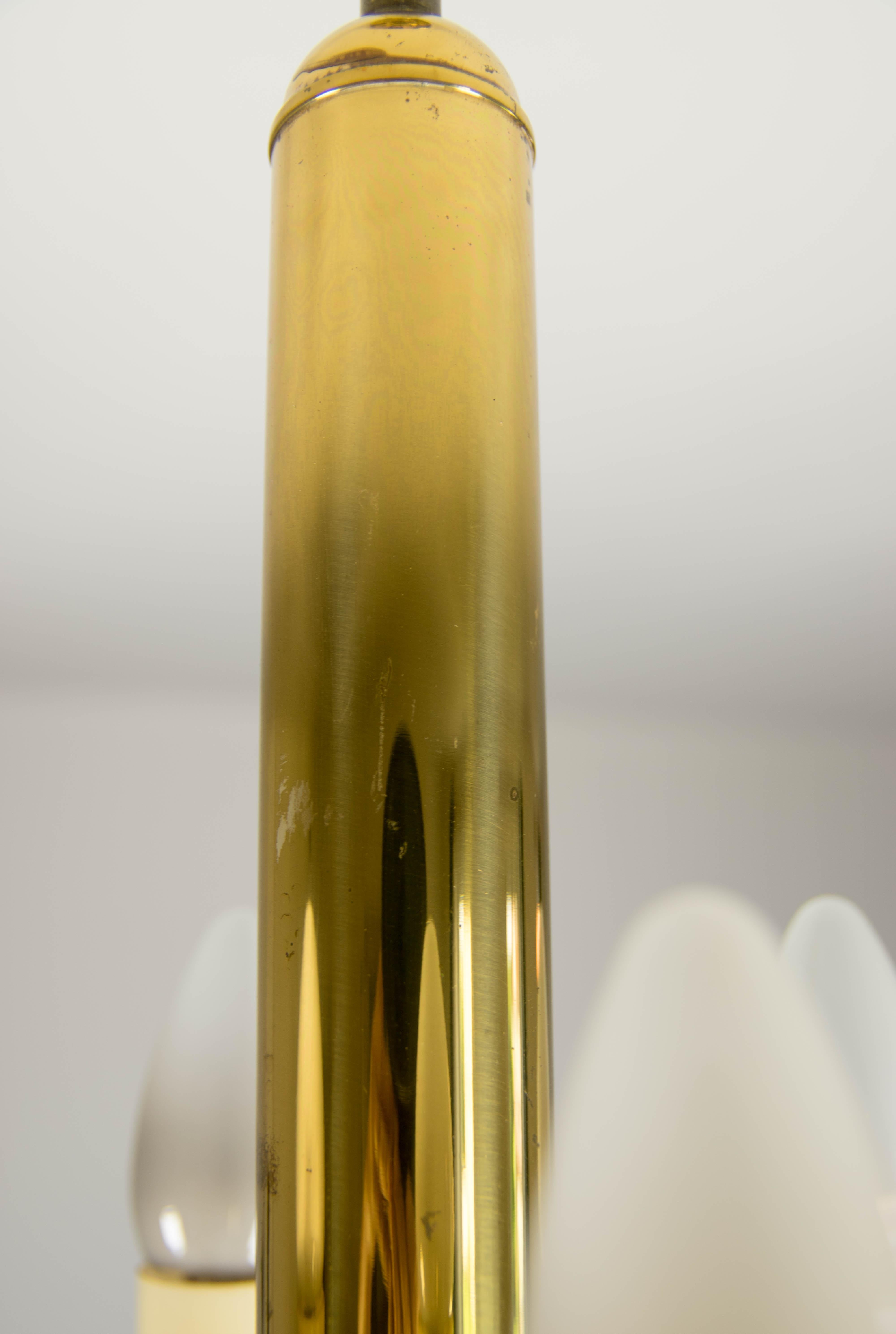 Araña Art Decó de latón y cristal, años 30 en venta 2