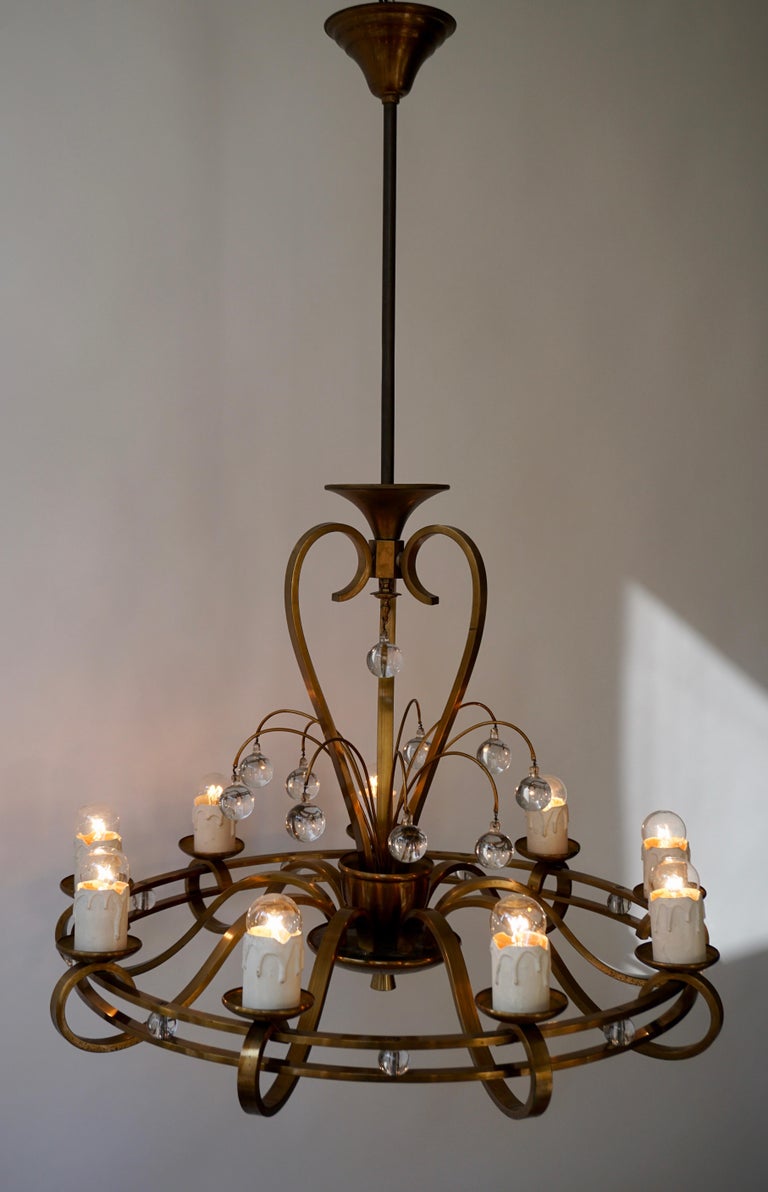 Italian brass and Murano glass teardrop chandelier with nine E27 bulbs.
Measures: Diameter 68 cm.
Height fixture 50 cm.
Total height 110 cm.
Weight 6 kg.