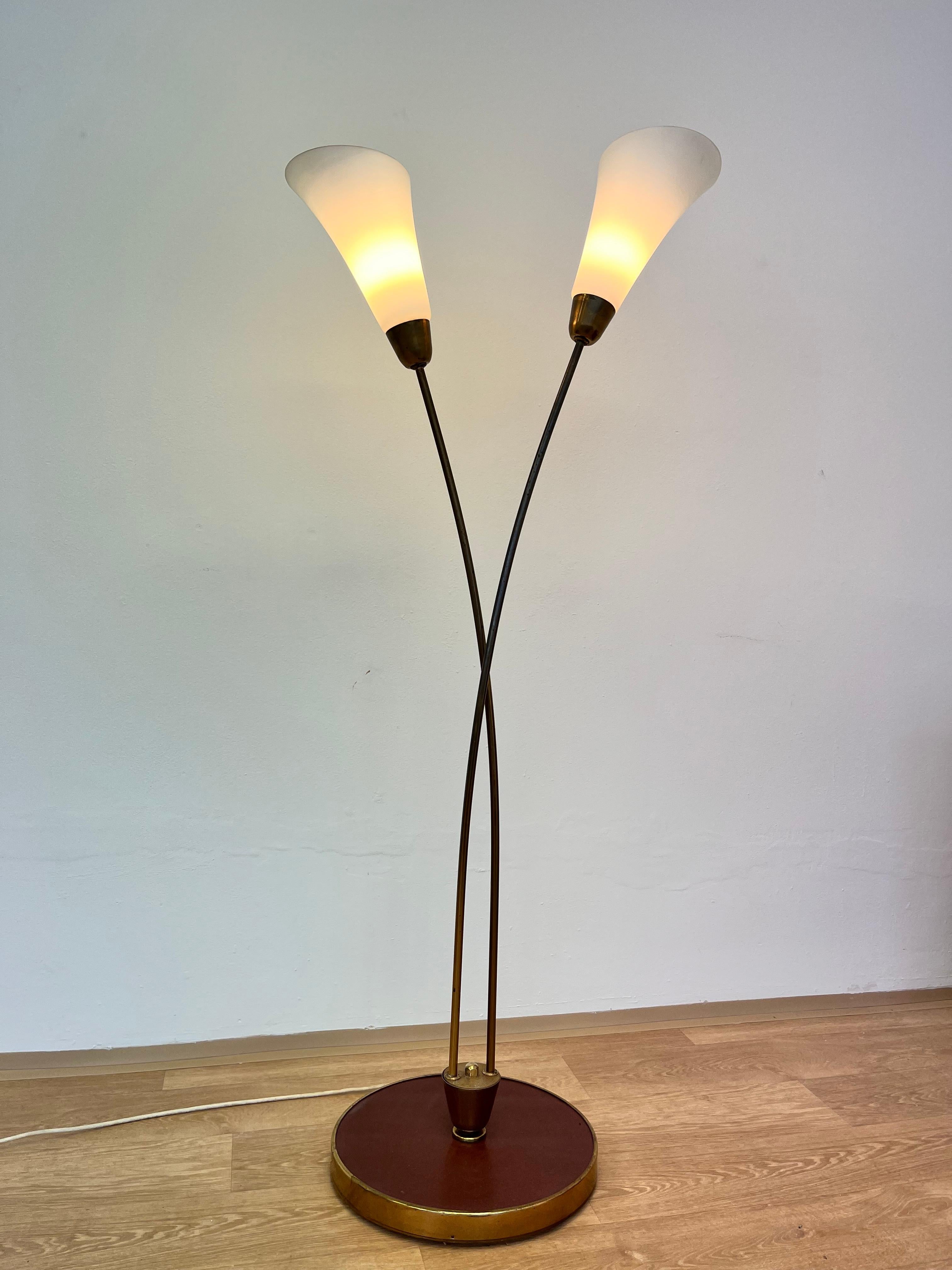 Art-déco-Stehlampe aus Messing und Glas im Art déco-Stil - ca. 1940er Jahre im Angebot 1