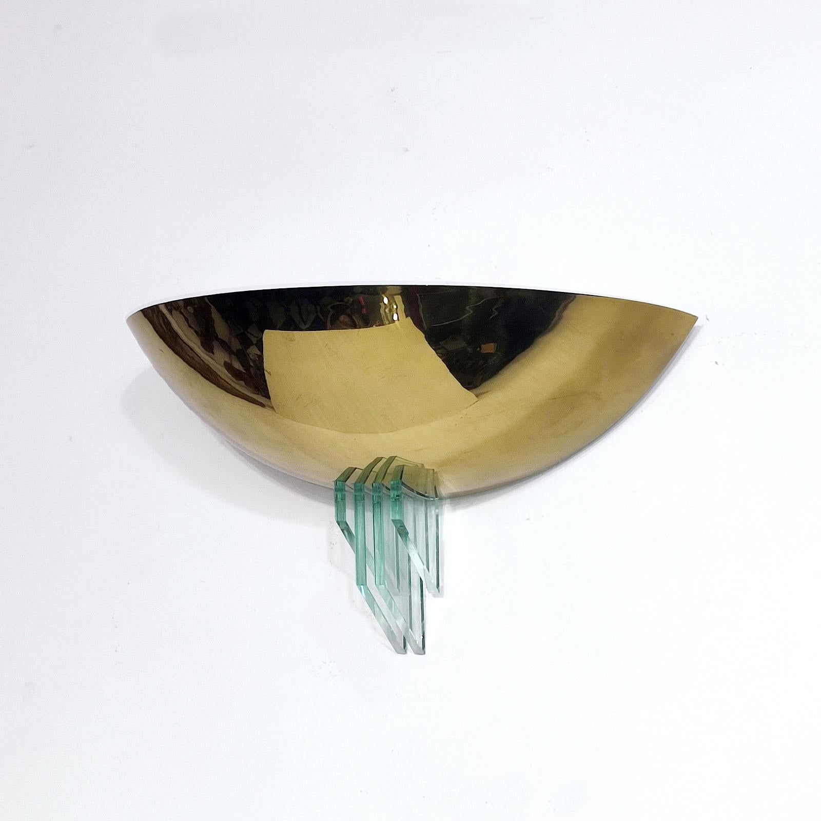 Pareja de apliques Art Decó de latón y cristal al estilo de Jean Perzel en venta 2