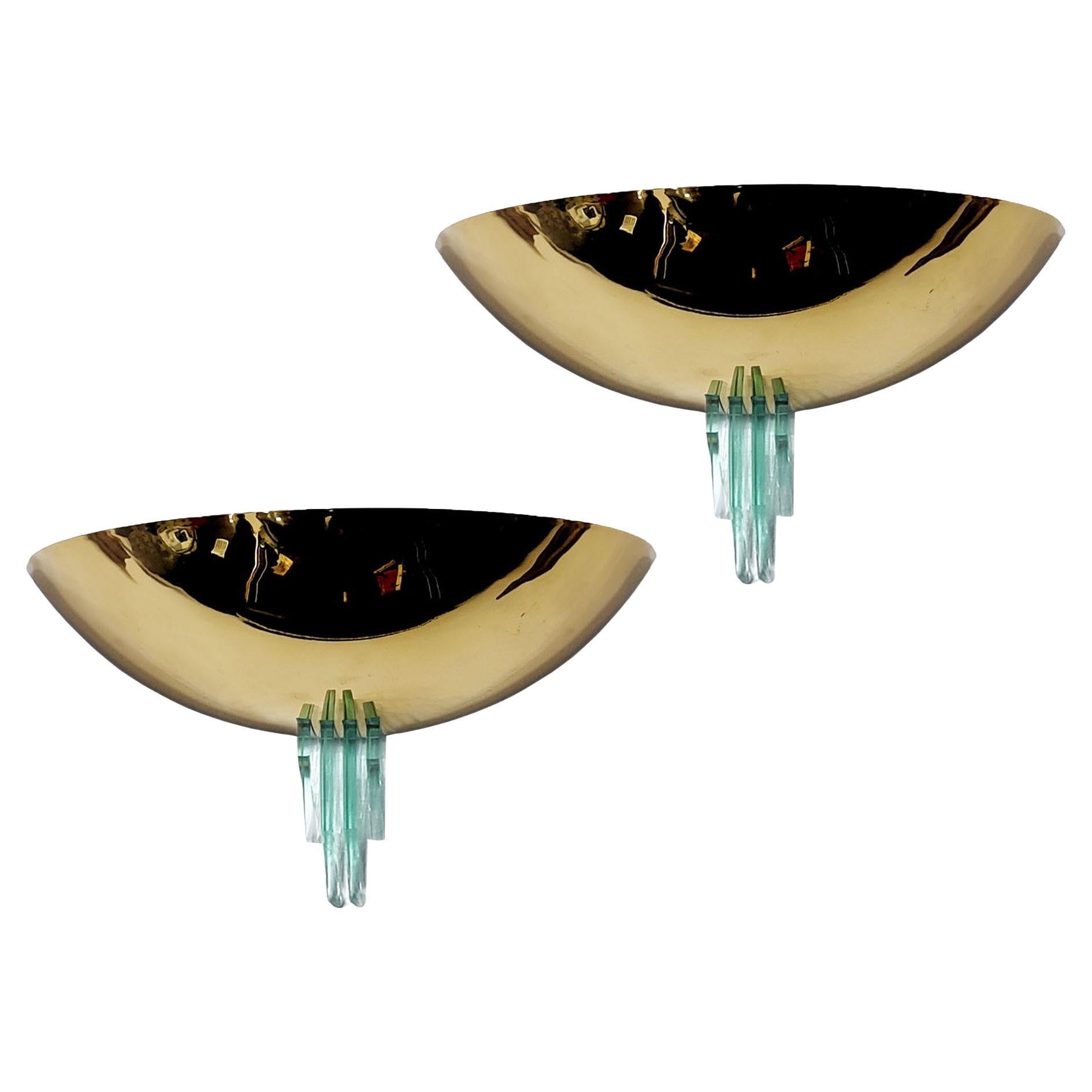 Pareja de apliques Art Decó de latón y cristal al estilo de Jean Perzel